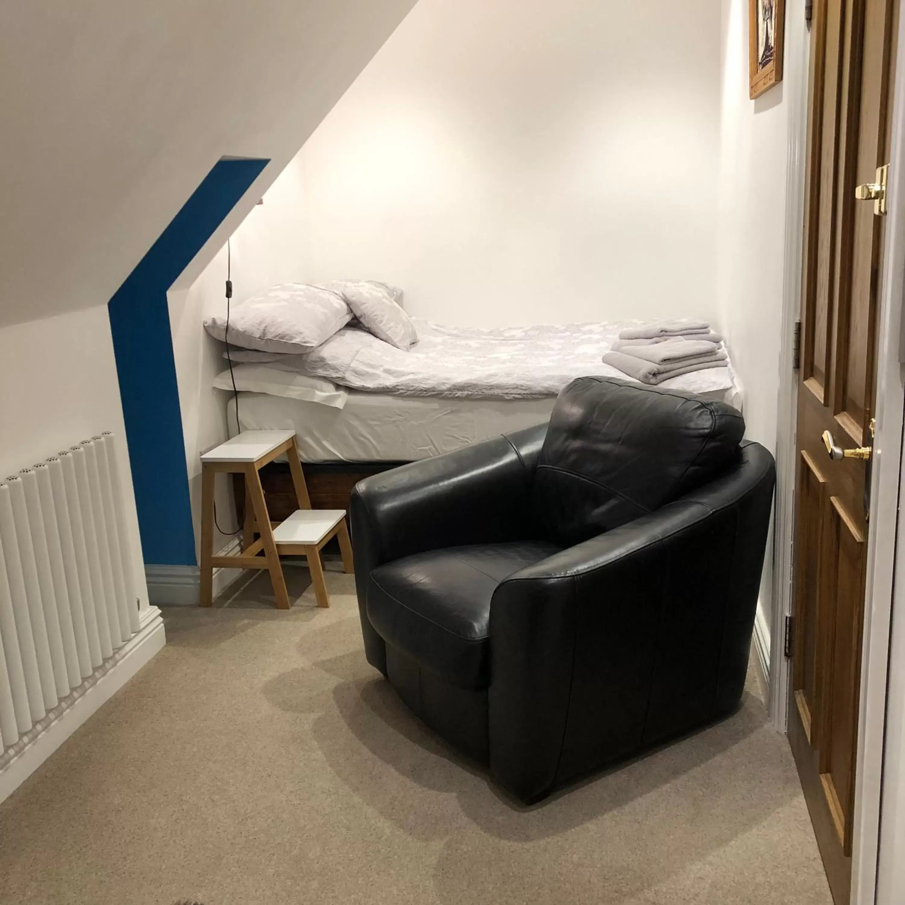 Bedroom, Seating Area in Lillium House