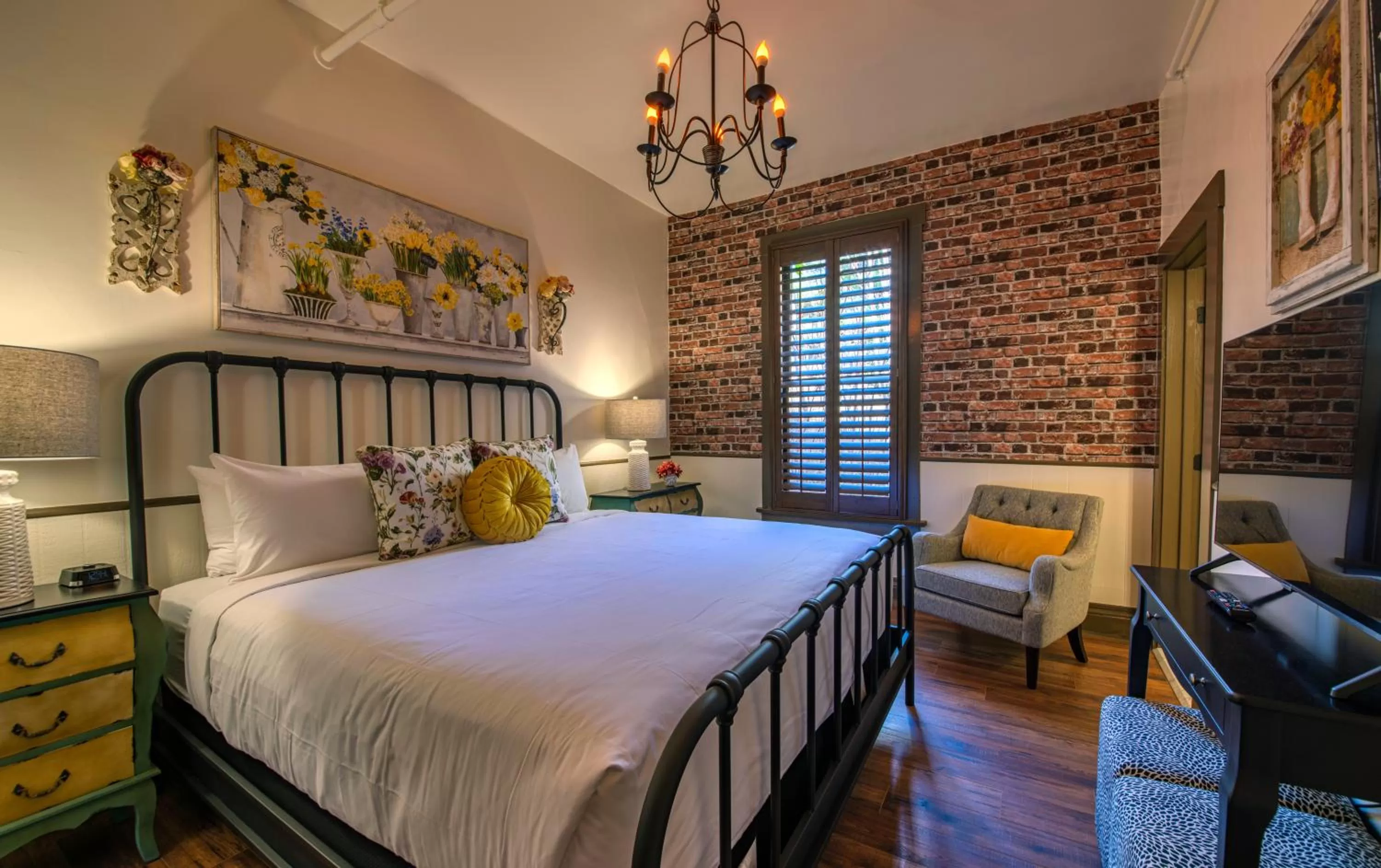 Photo of the whole room in The Clinkscale