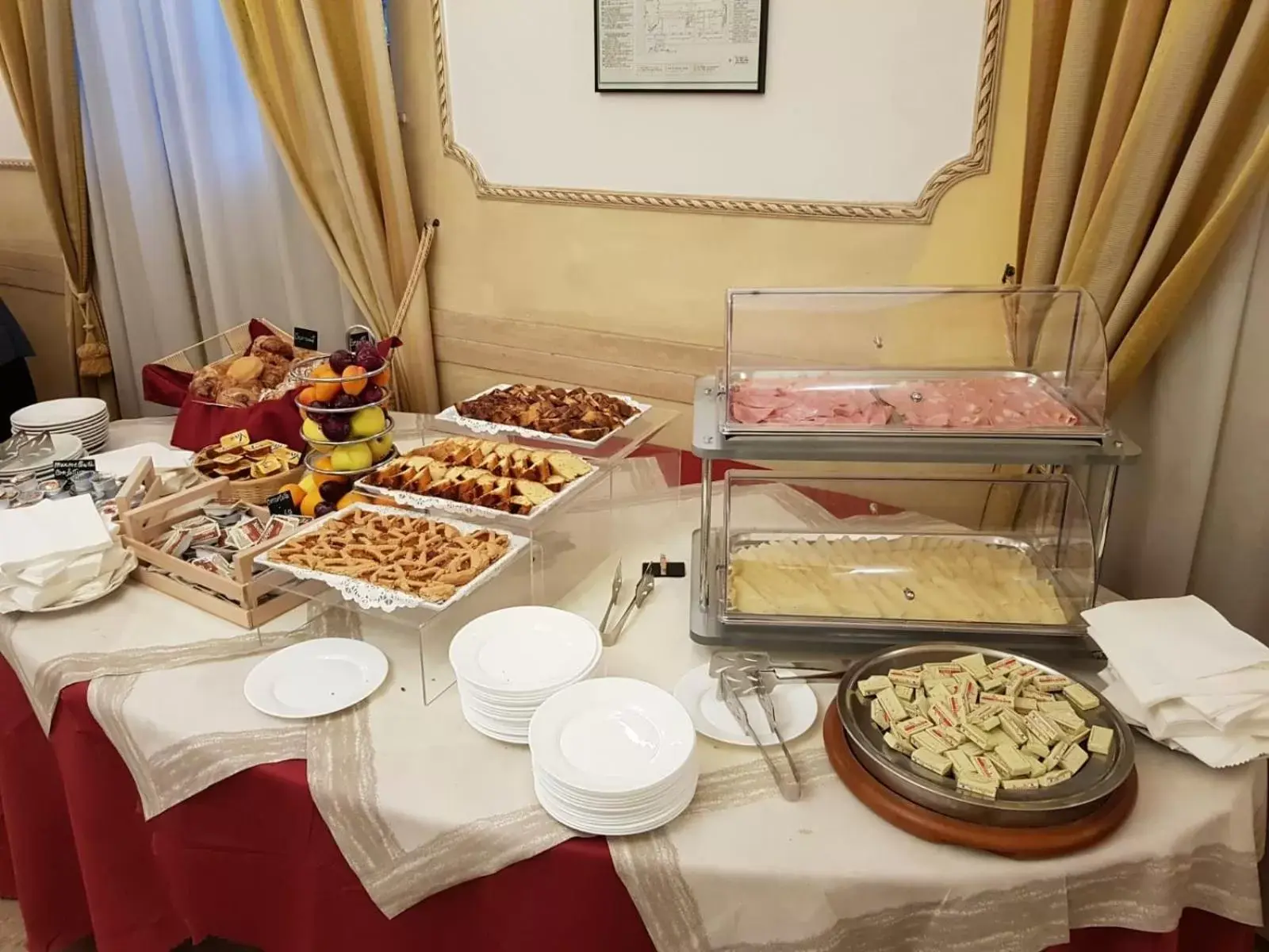 Buffet breakfast in Hotel Villa Rosa