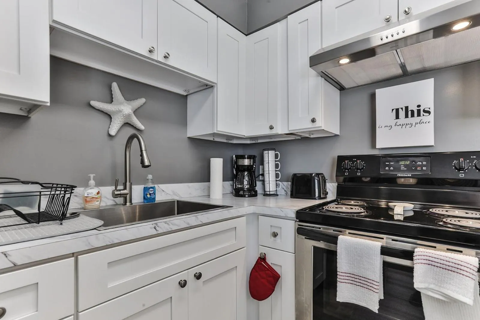 Kitchen or kitchenette in Coastal Waters