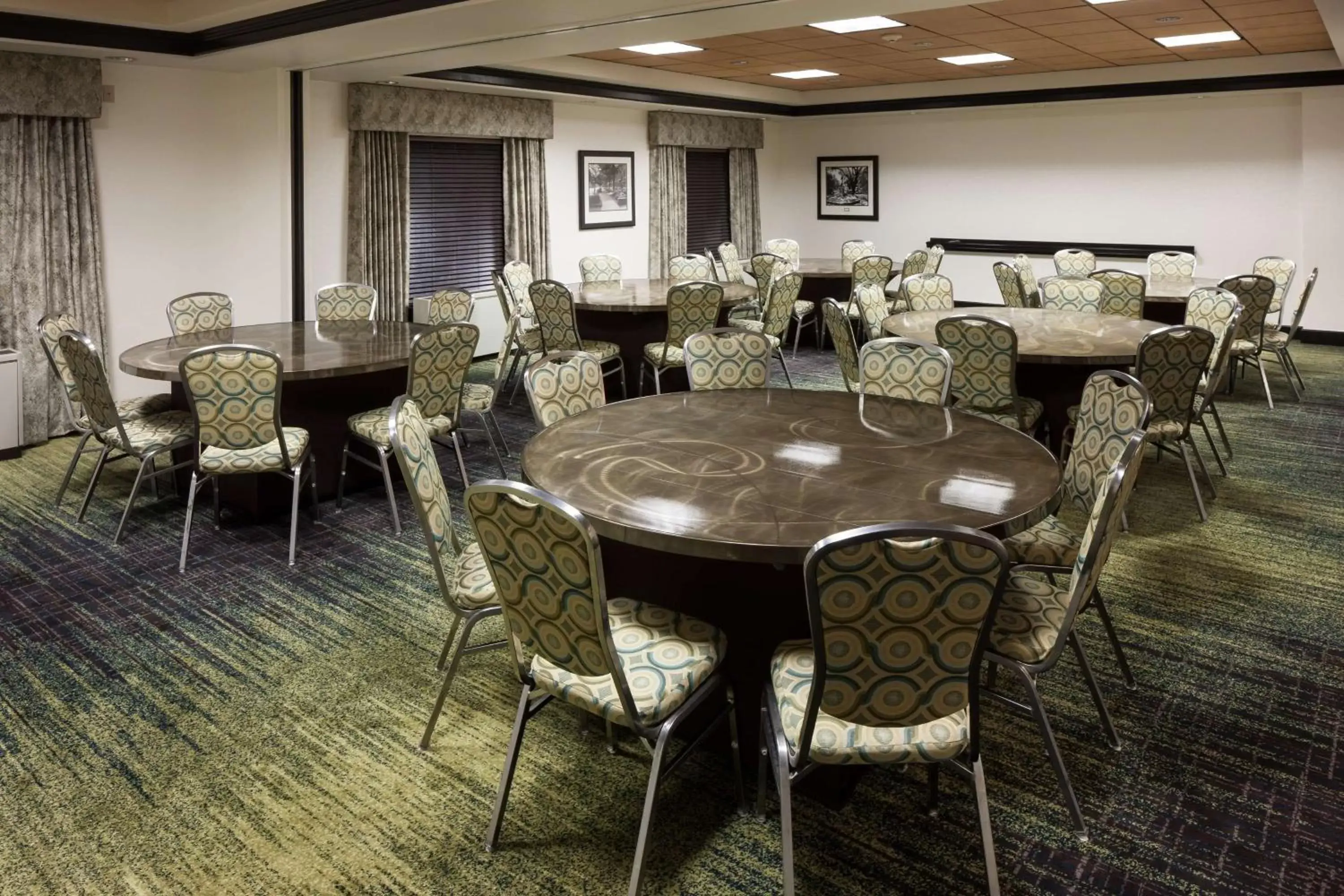 Meeting/conference room, Restaurant/Places to Eat in Hampton Inn & Suites Gainesville Downtown