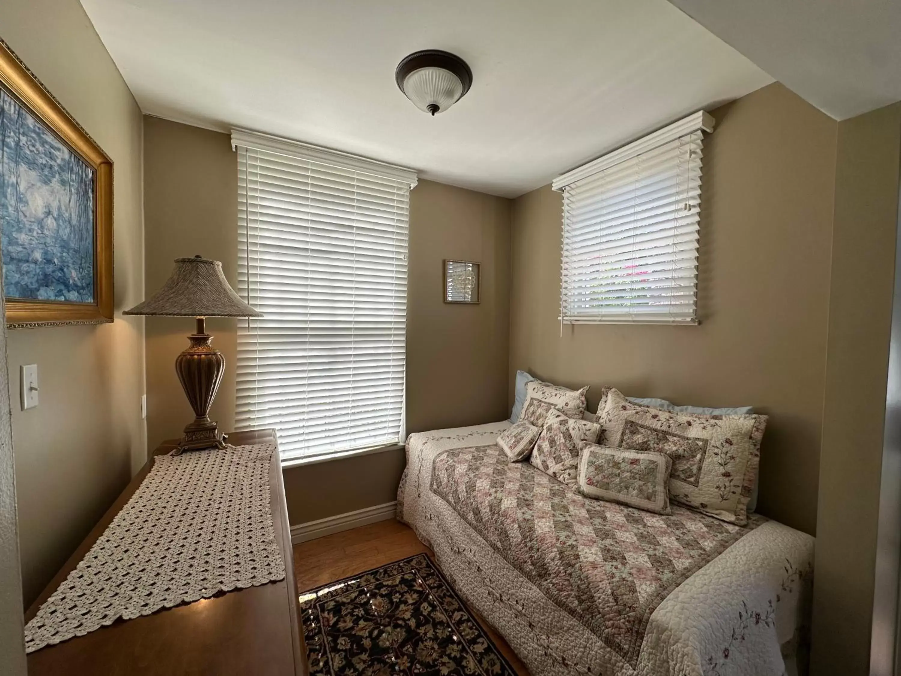 Bed, Seating Area in The Blenman Inn