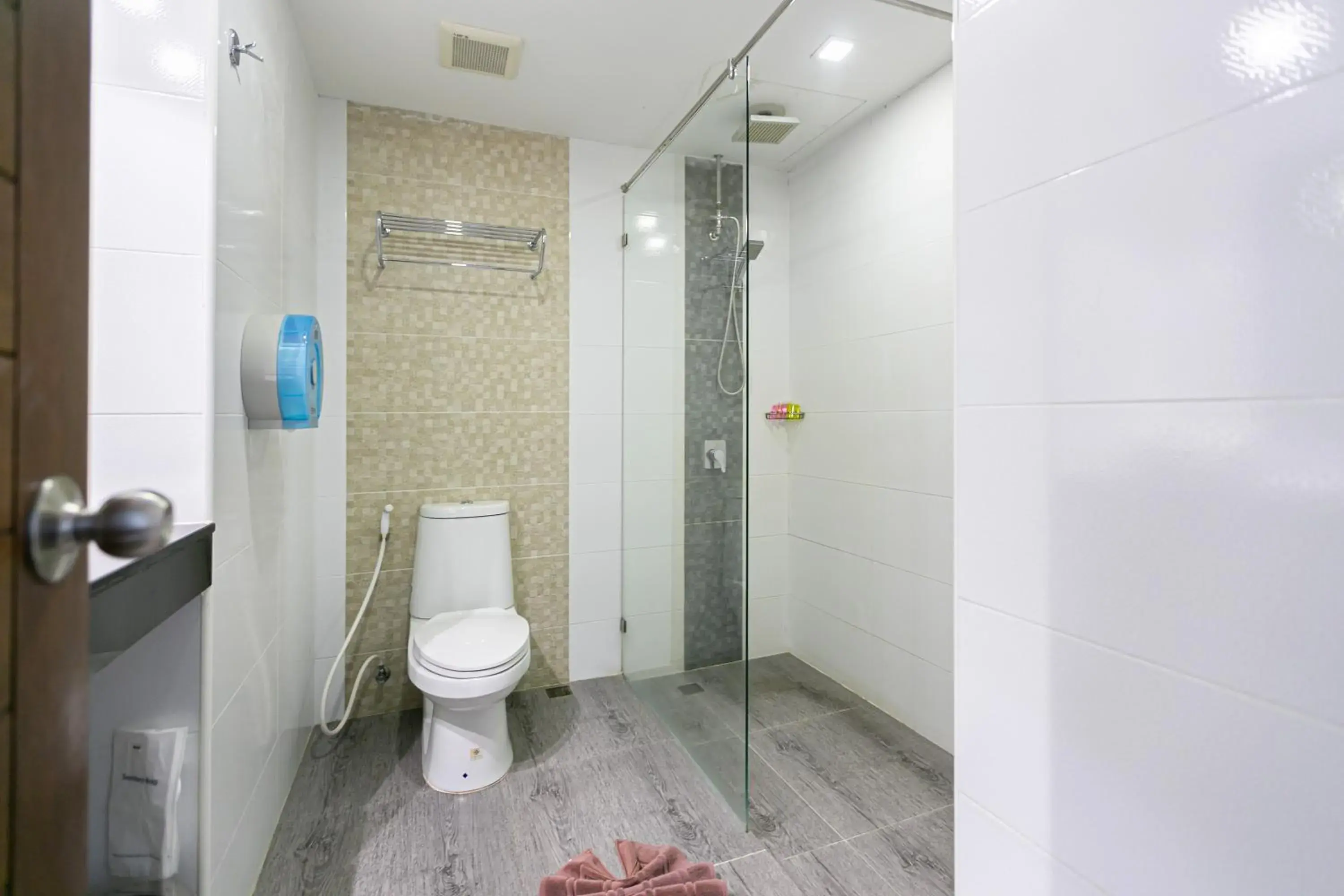 Shower, Bathroom in Grand Ratchapruek Hotel