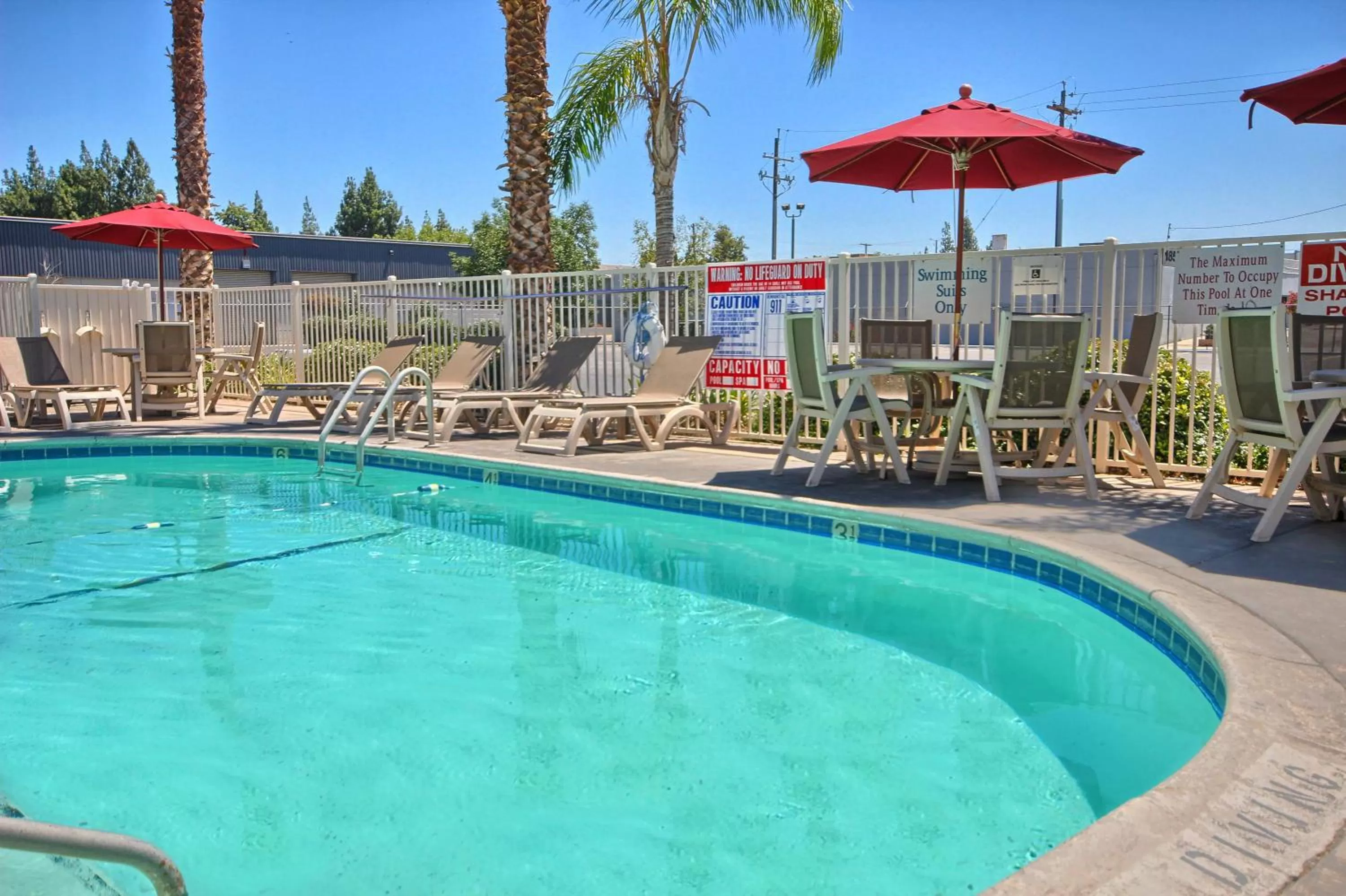 Swimming pool in Motel 6-Fresno, CA - Blackstone South
