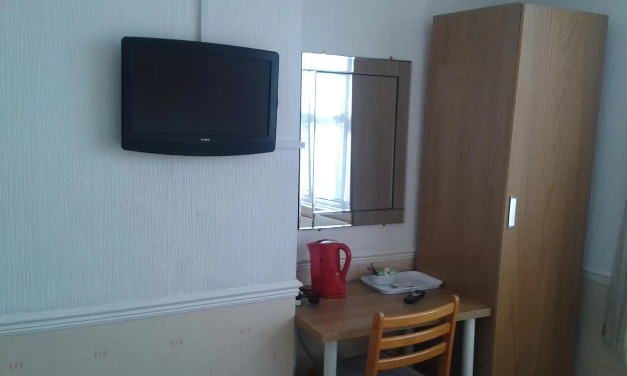 Coffee/tea facilities, TV/Entertainment Center in Gilesgate Moor Hotel