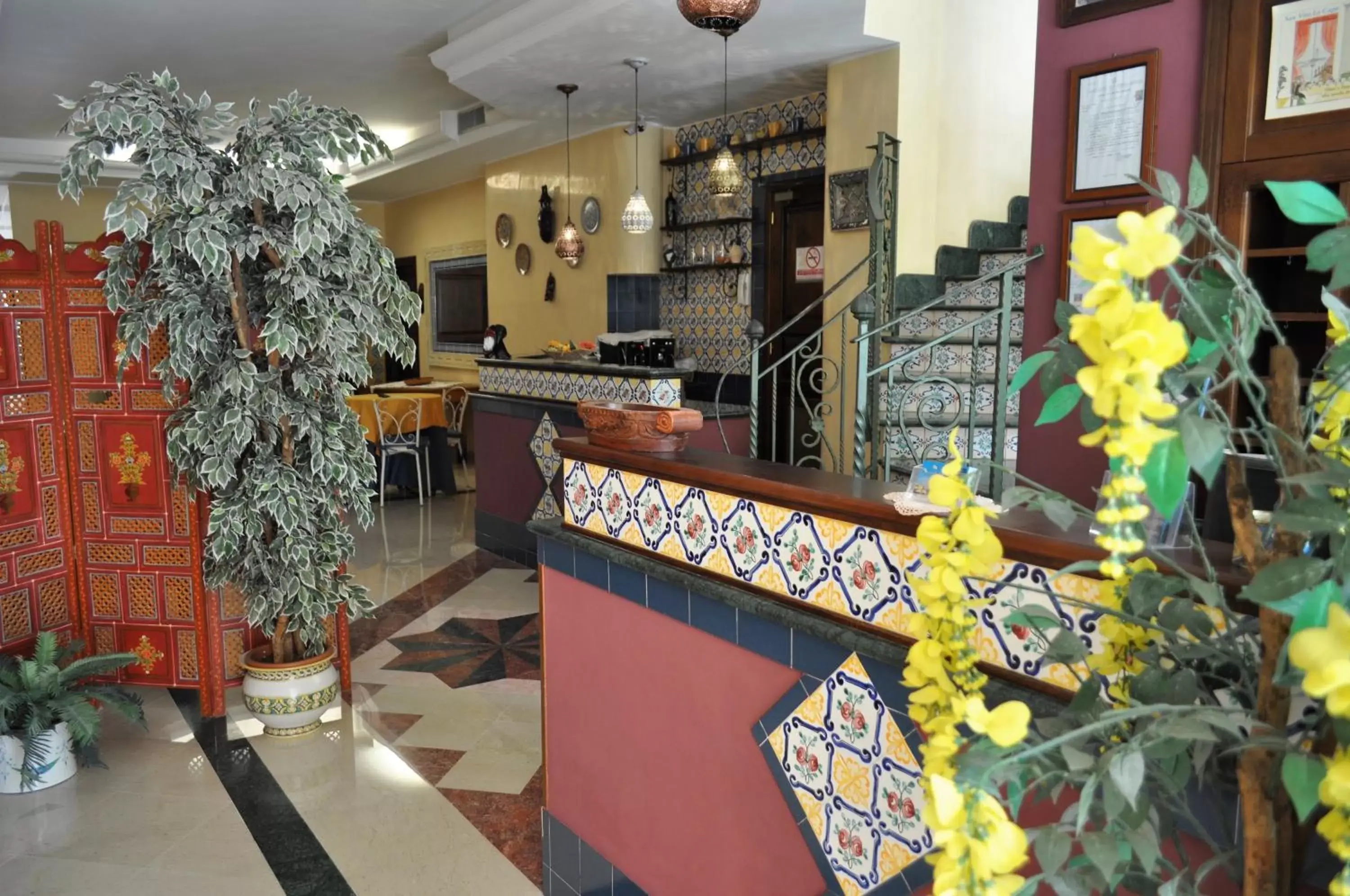 Communal lounge/ TV room, Lobby/Reception in Al-Tair