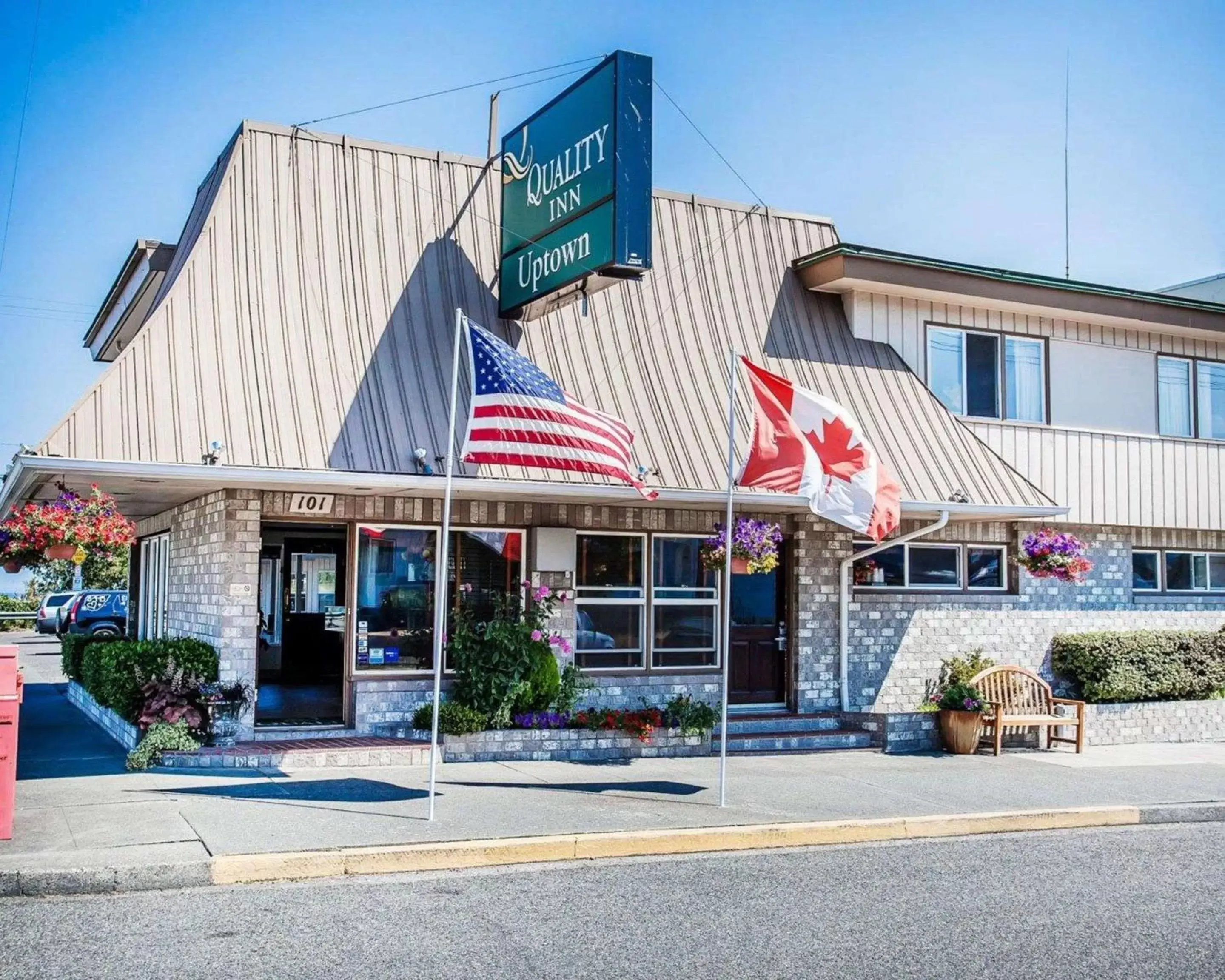 Property building in Quality Inn Port Angeles - near Olympic National Park