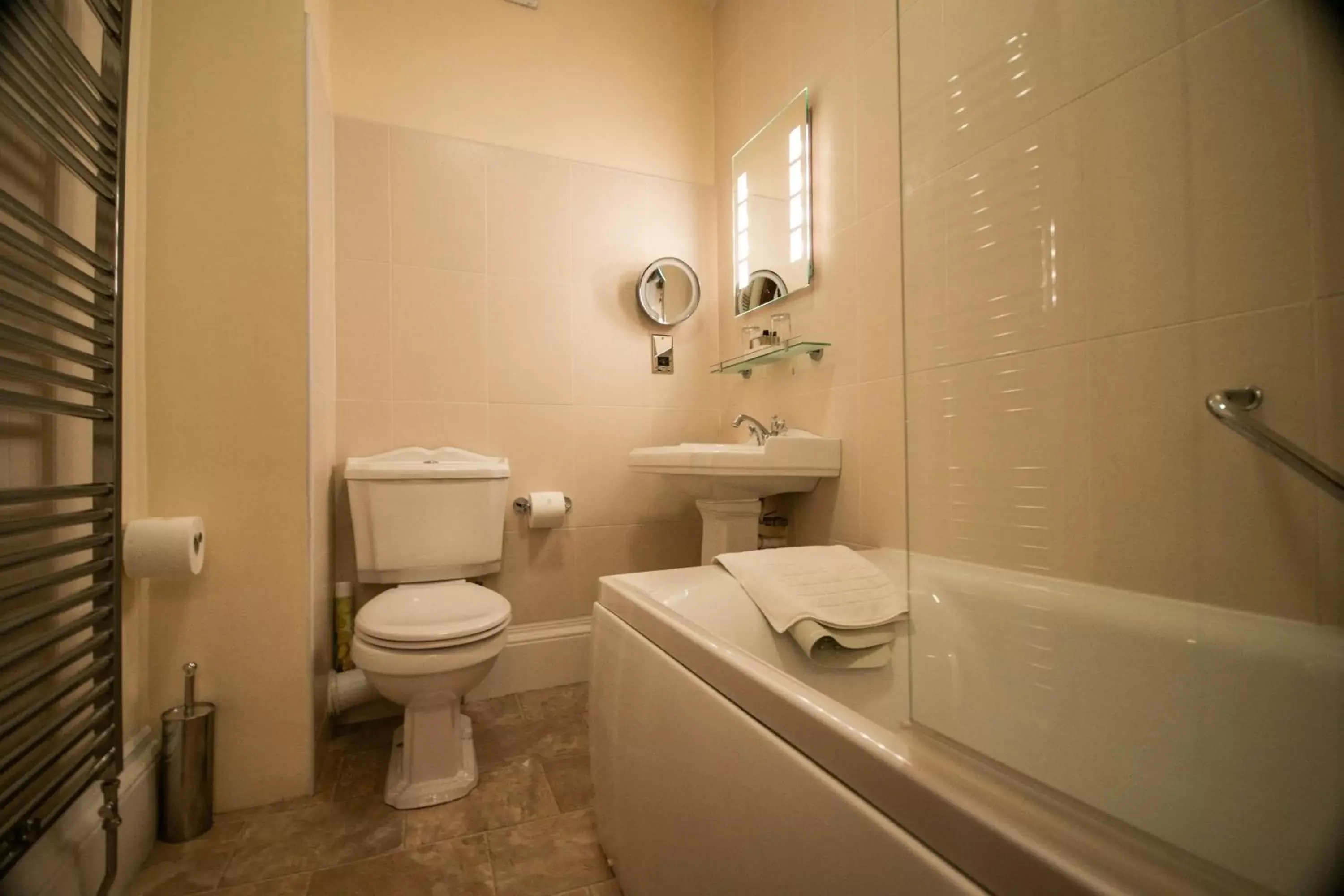 Toilet, Bathroom in The Black Boy Inn