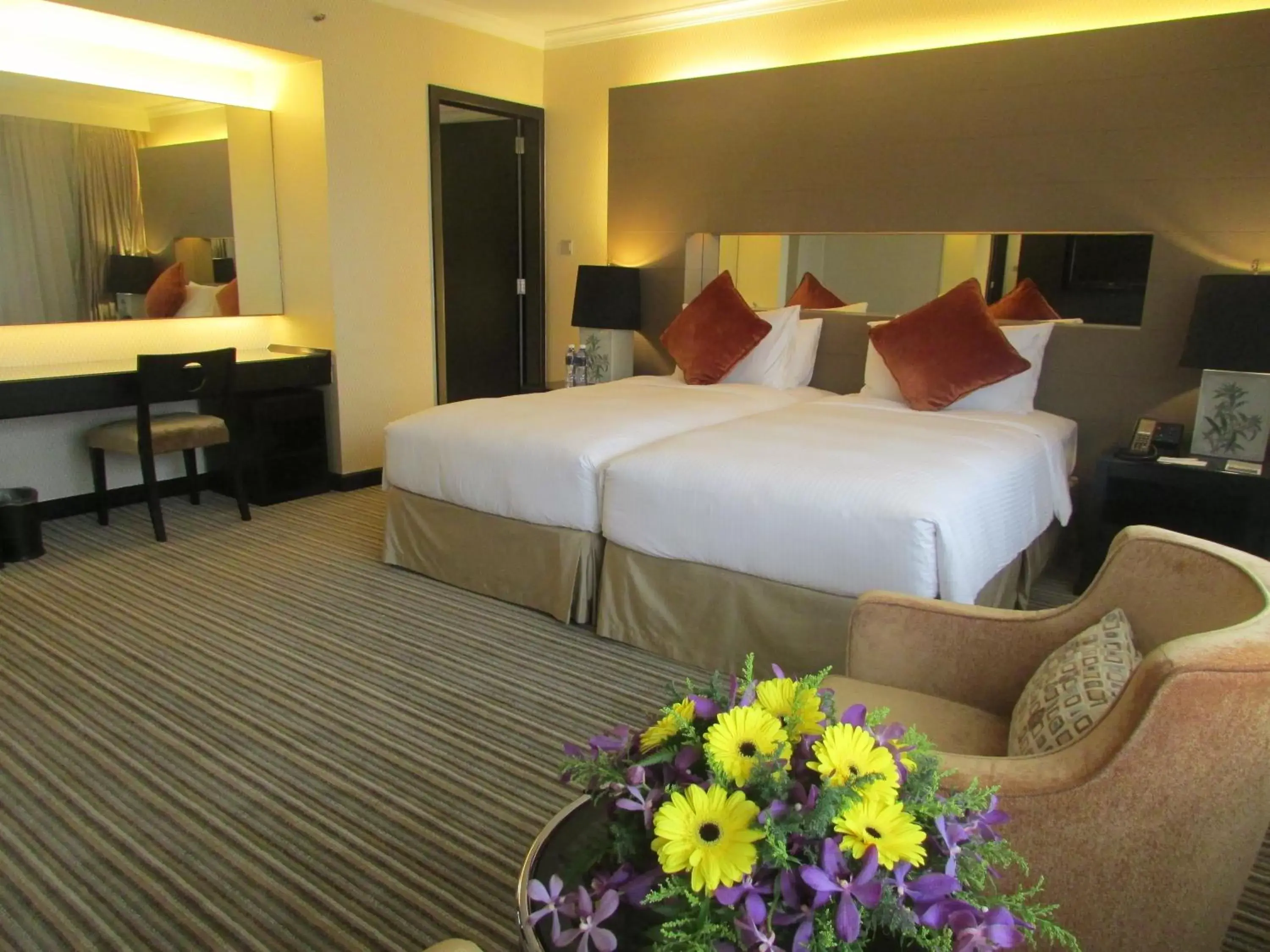 Bedroom, Bed in Concorde Hotel Singapore