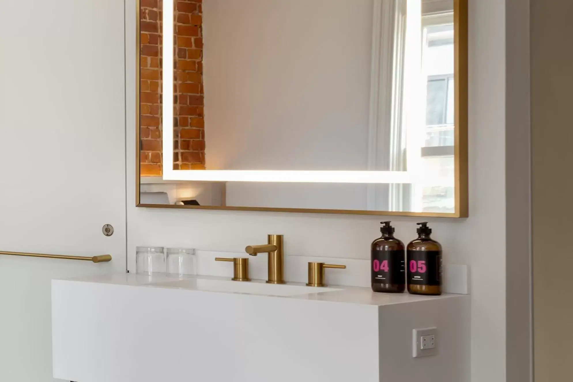 Bathroom in Gladstone House Bathroom in Gladstone House