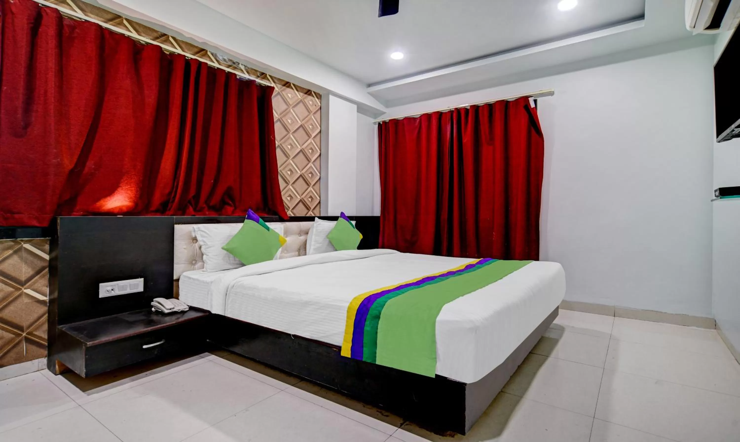 Bed in Treebo Trend A5