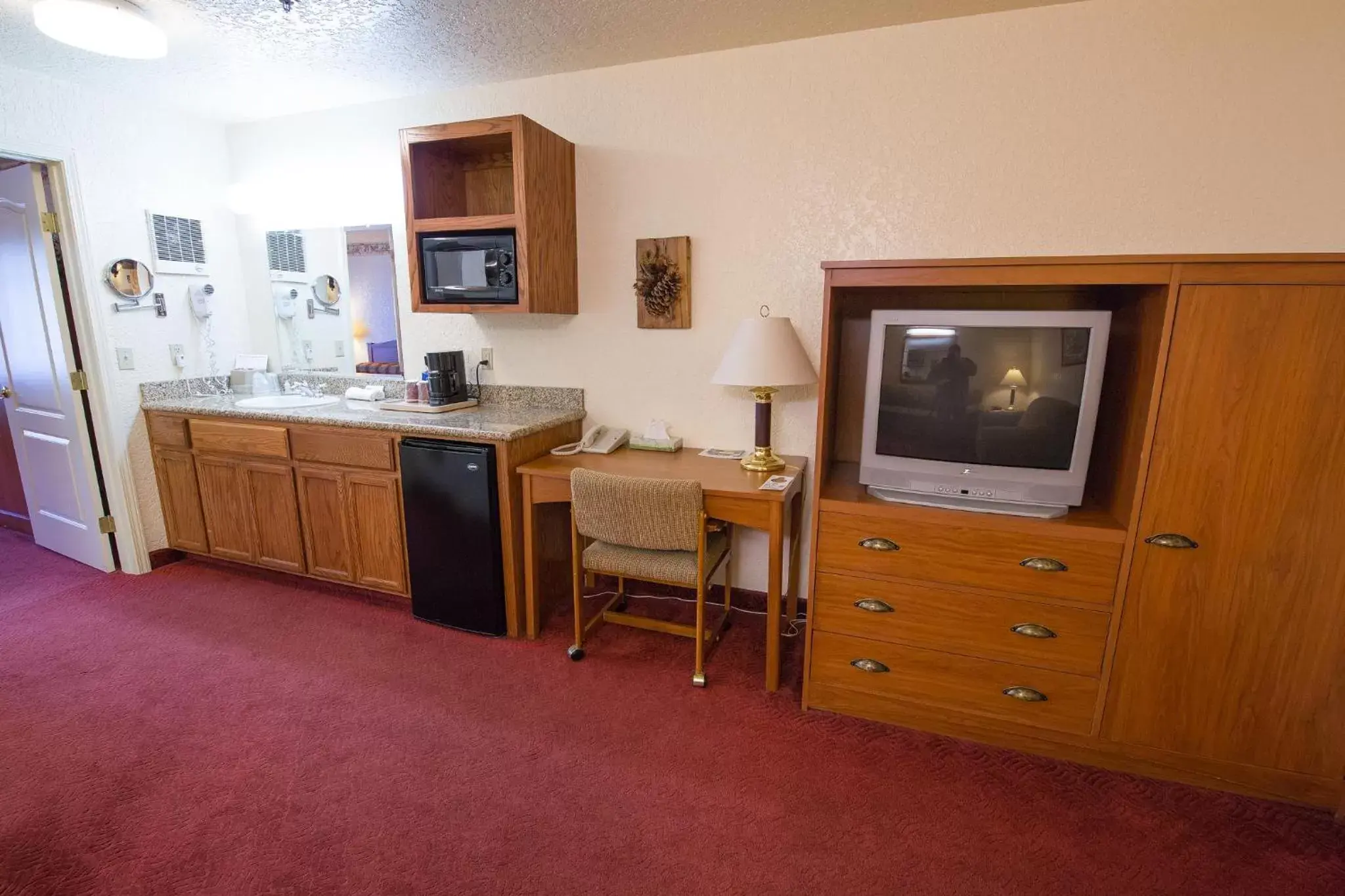 Area and facilities, Kitchen/Kitchenette in Murphys Suites
