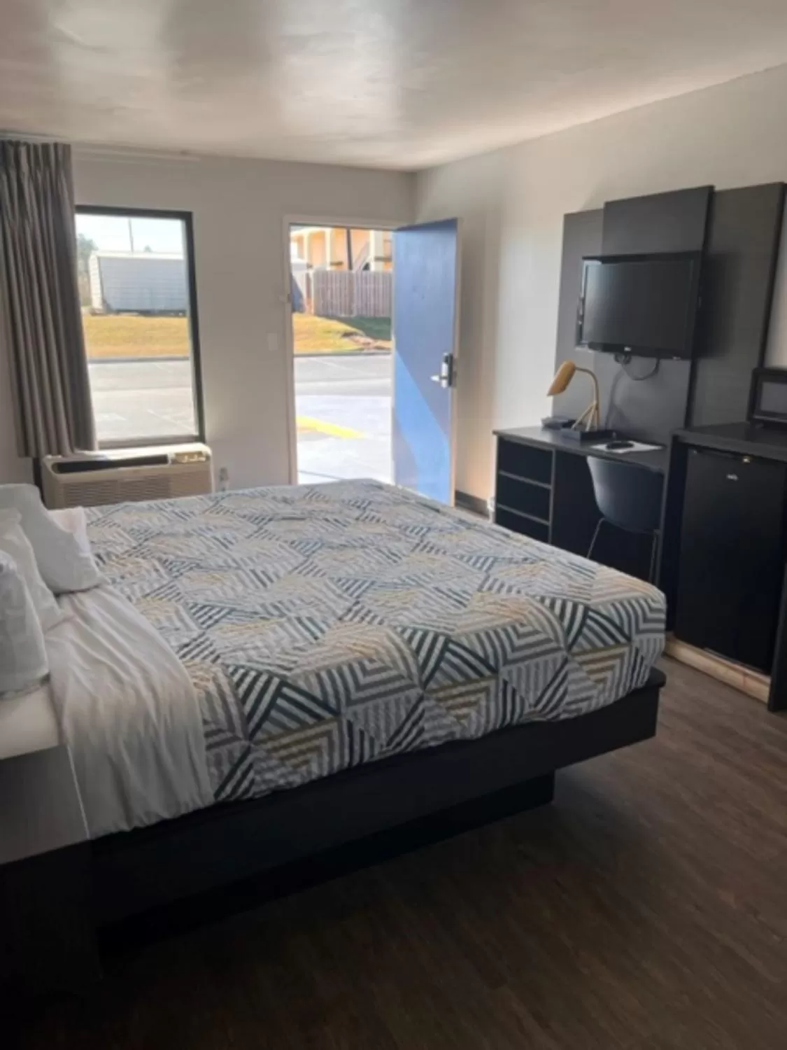 Bed in Dublin Inn and Suites