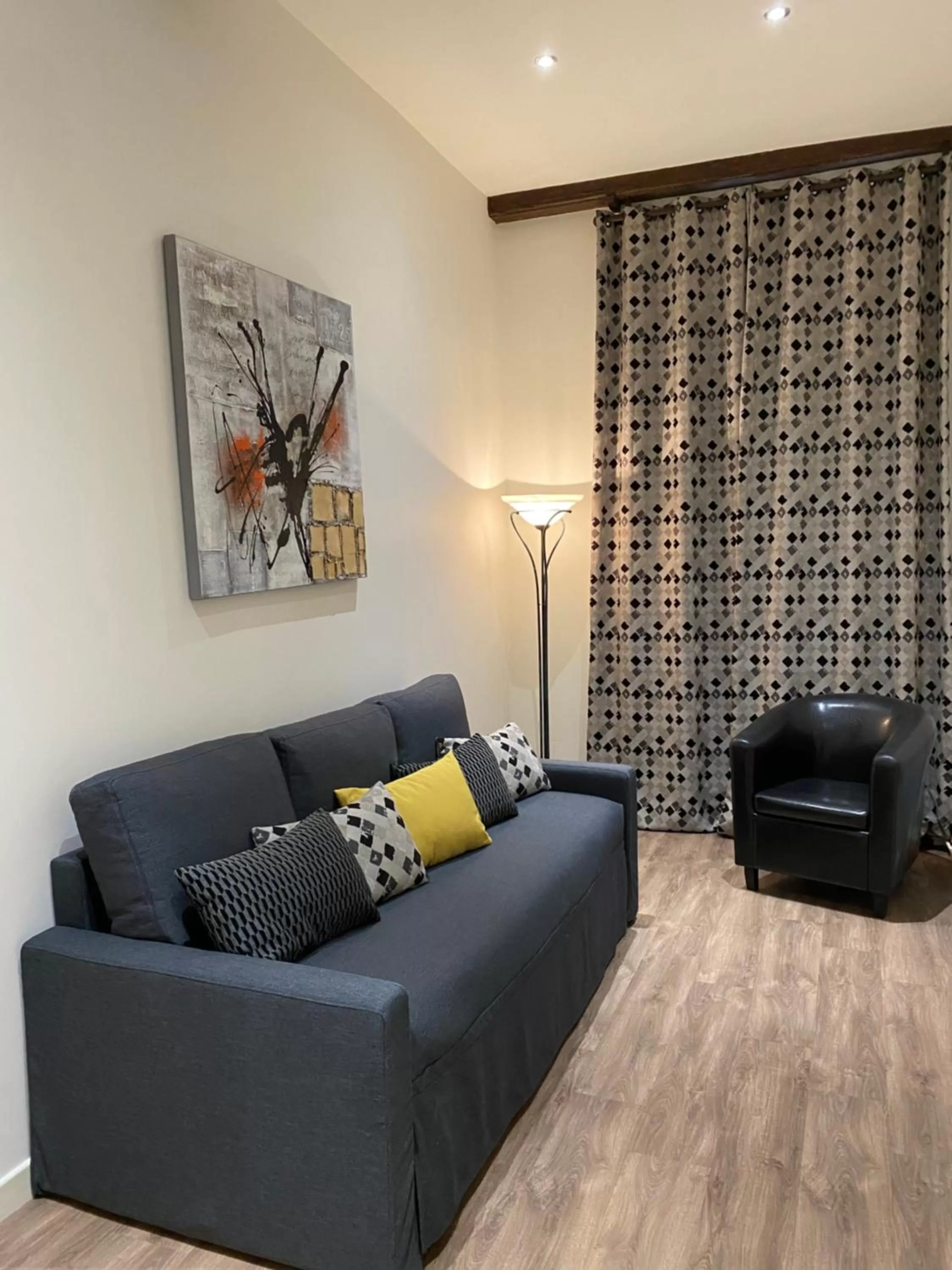 Living room in Kyriad Chalon-Sur-Saone Centre