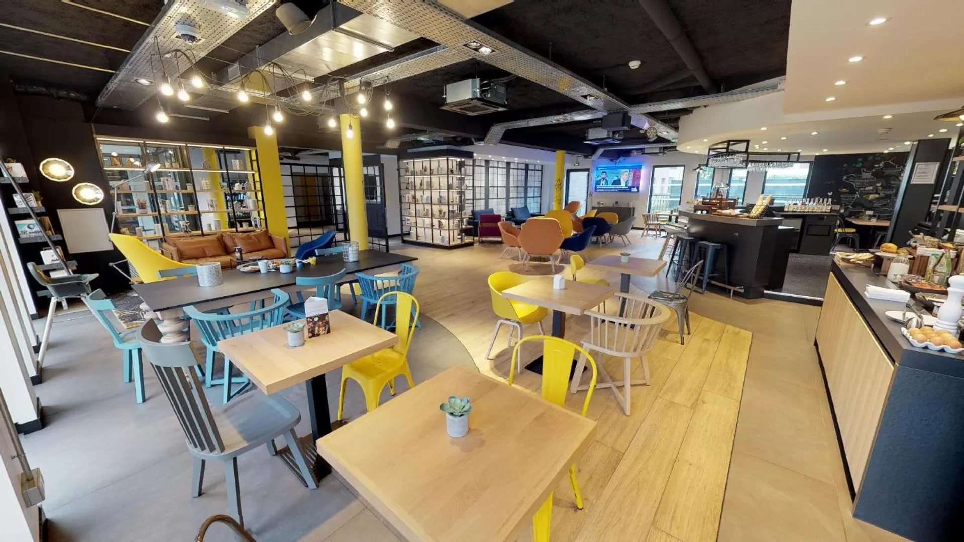 Lounge or bar in Campanile Fontainebleau