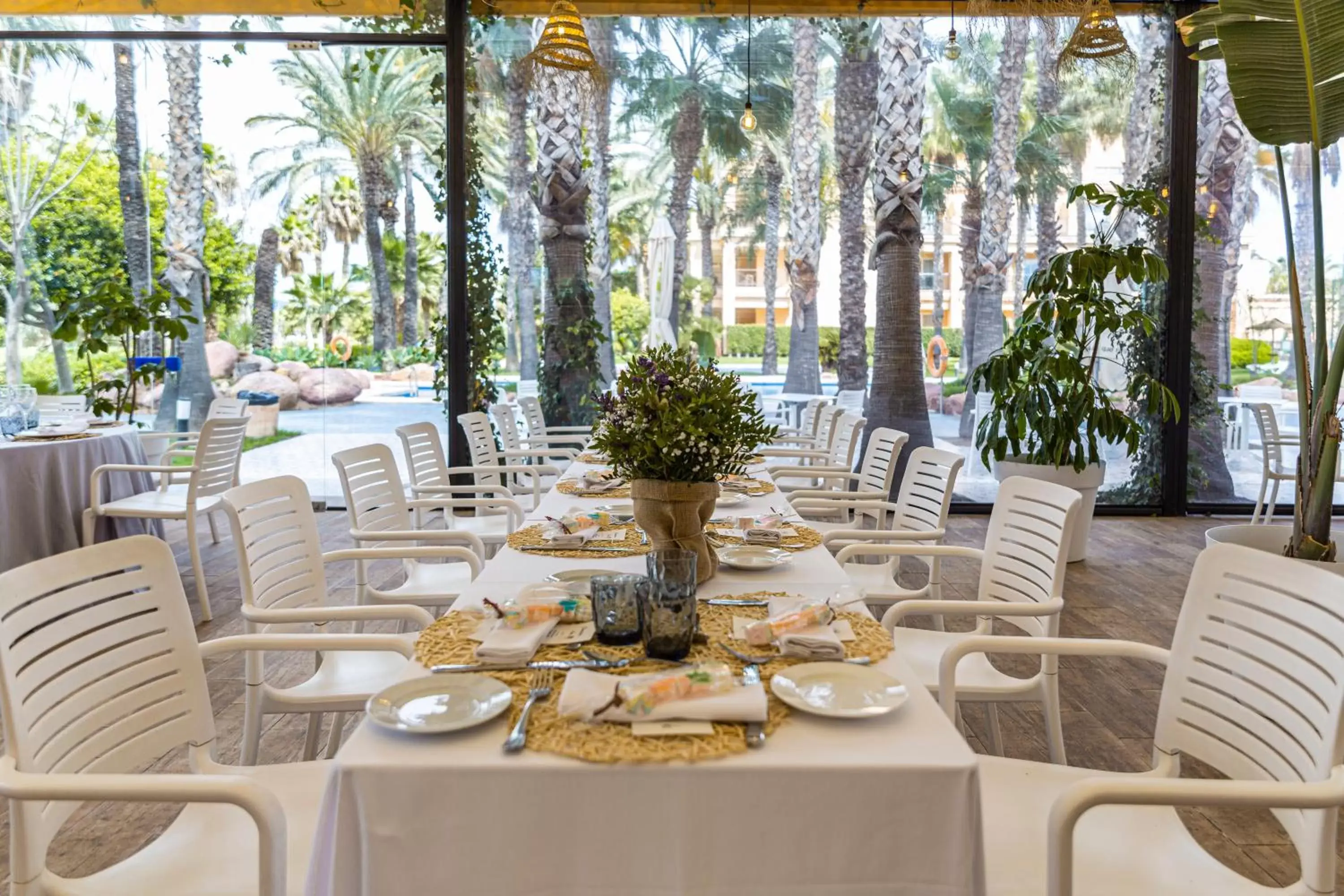 Restaurant/Places to Eat in Hotel Alicante Golf