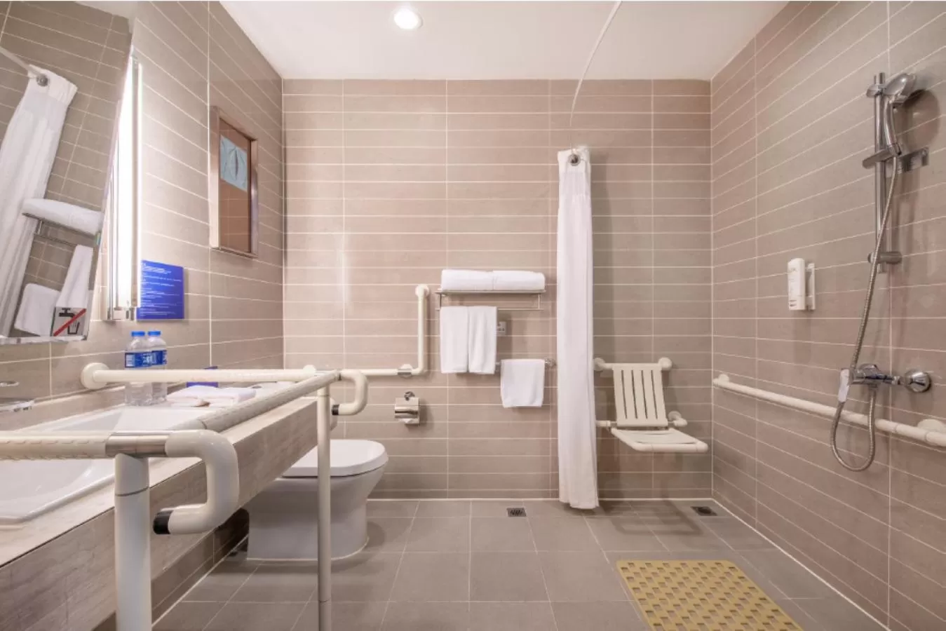 Shower in Holiday Inn Express Beijing Airport Zone, an IHG Hotel