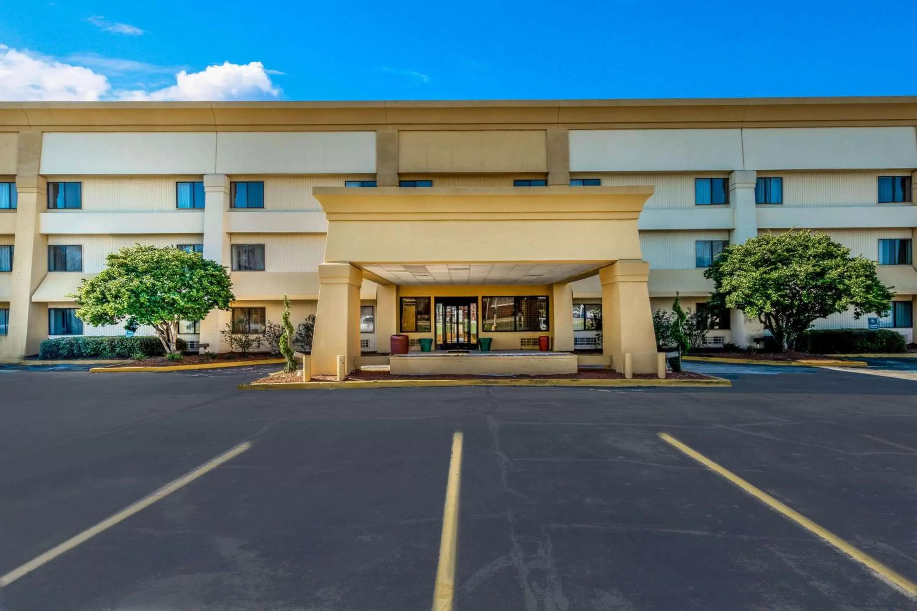 Property Building in La Quinta Inn & Suites by Wyndham Meridian