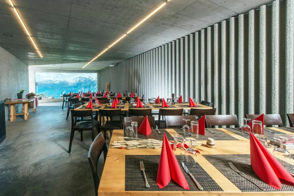 Restaurant/places to eat in Le Mayen de Colombire