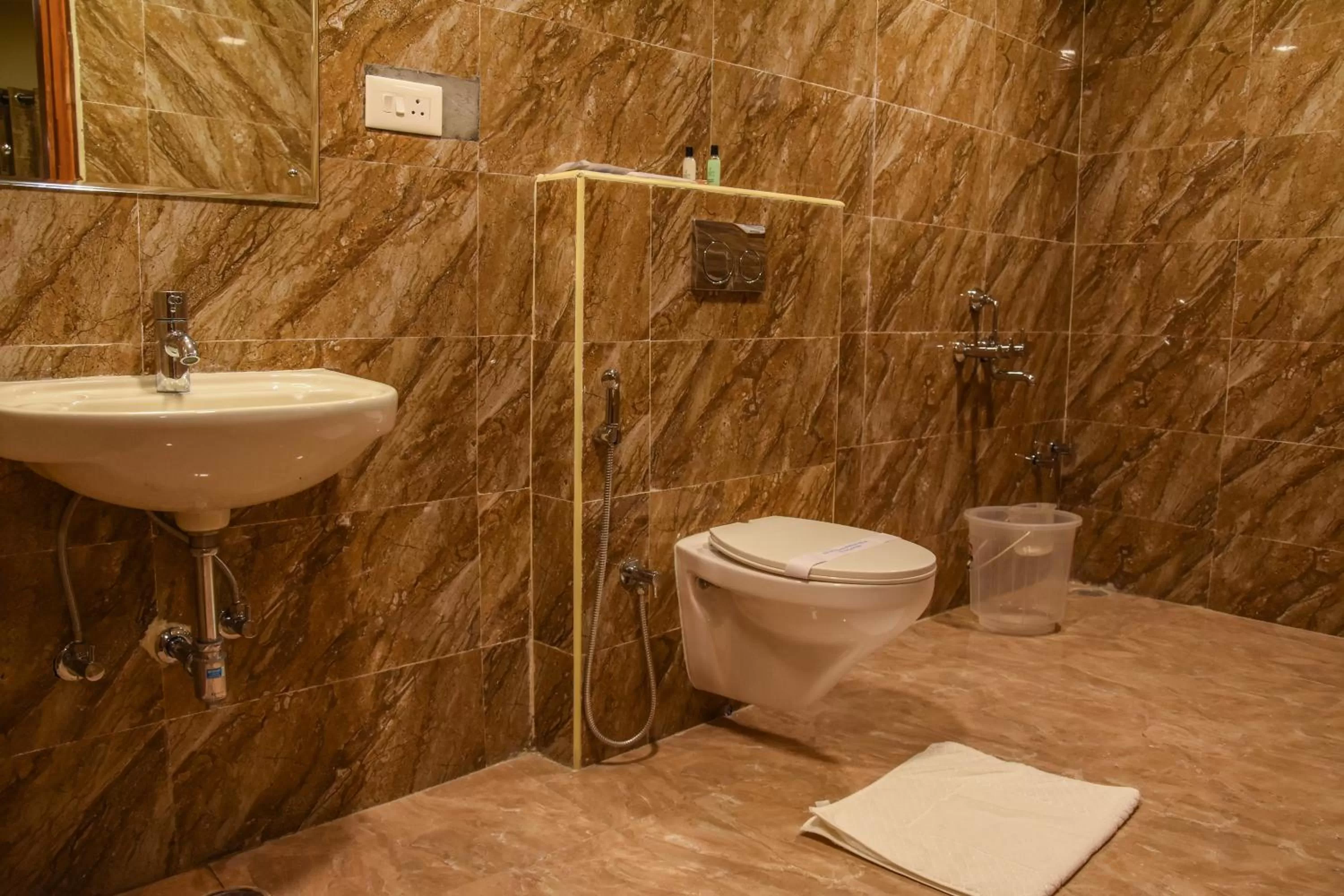 Bathroom in Poppys Tower Tiruppur