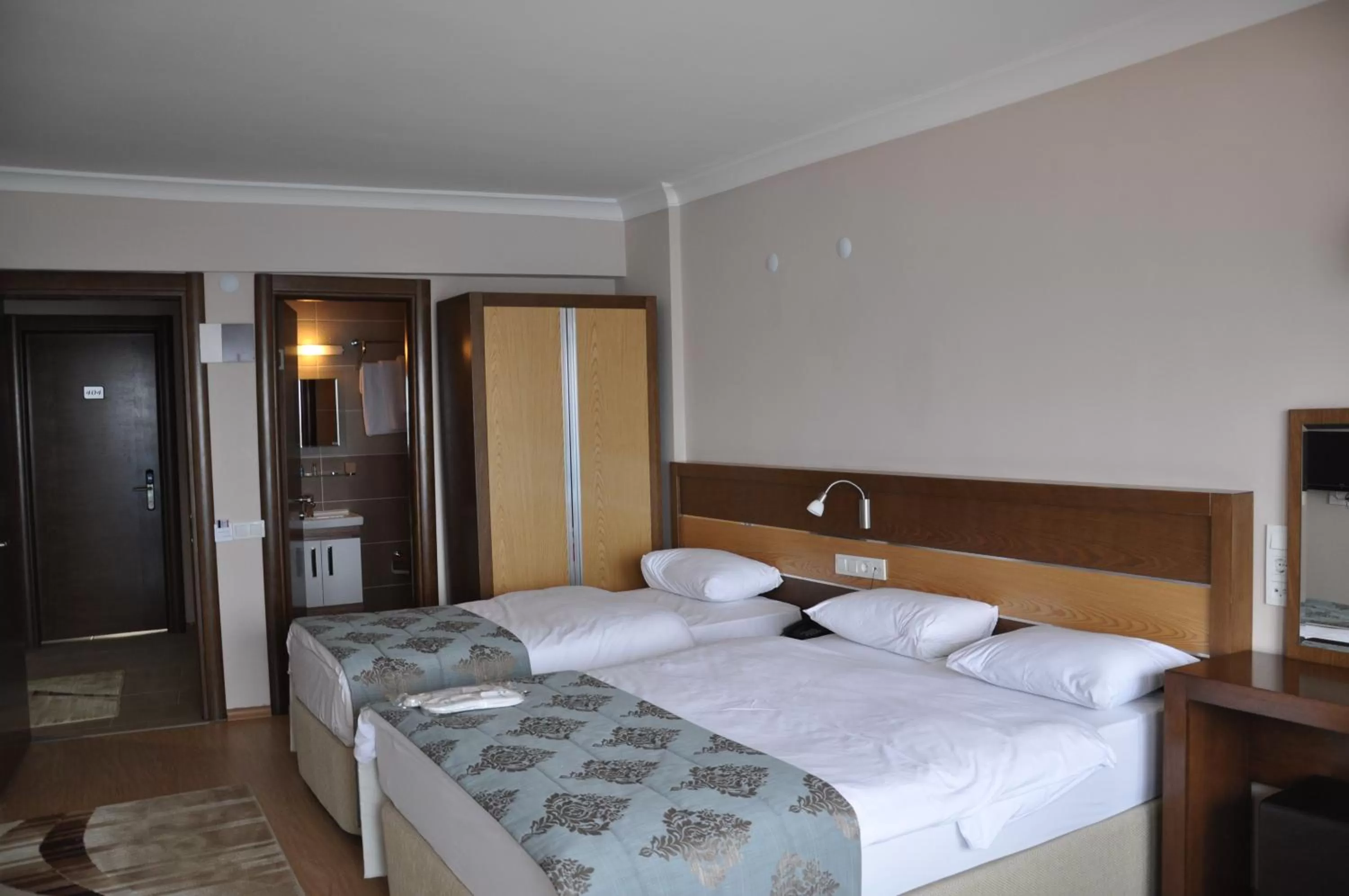 Photo of the whole room in Perla Hotel