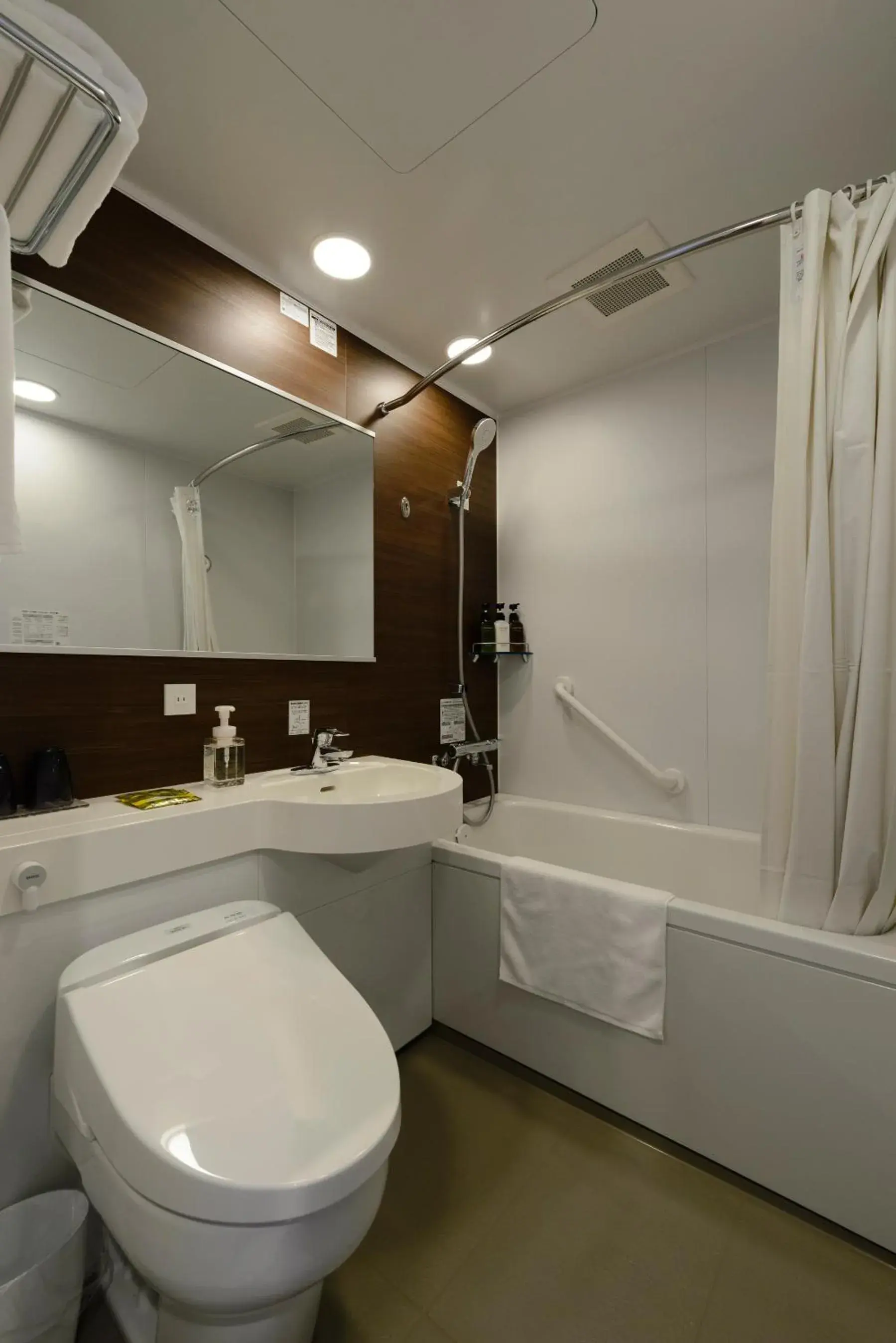 Standard Twin Room - Non-Smoking in Hotel Il Fiore Kasai Standard Twin Room - Non-Smoking in Hotel Il Fiore Kasai