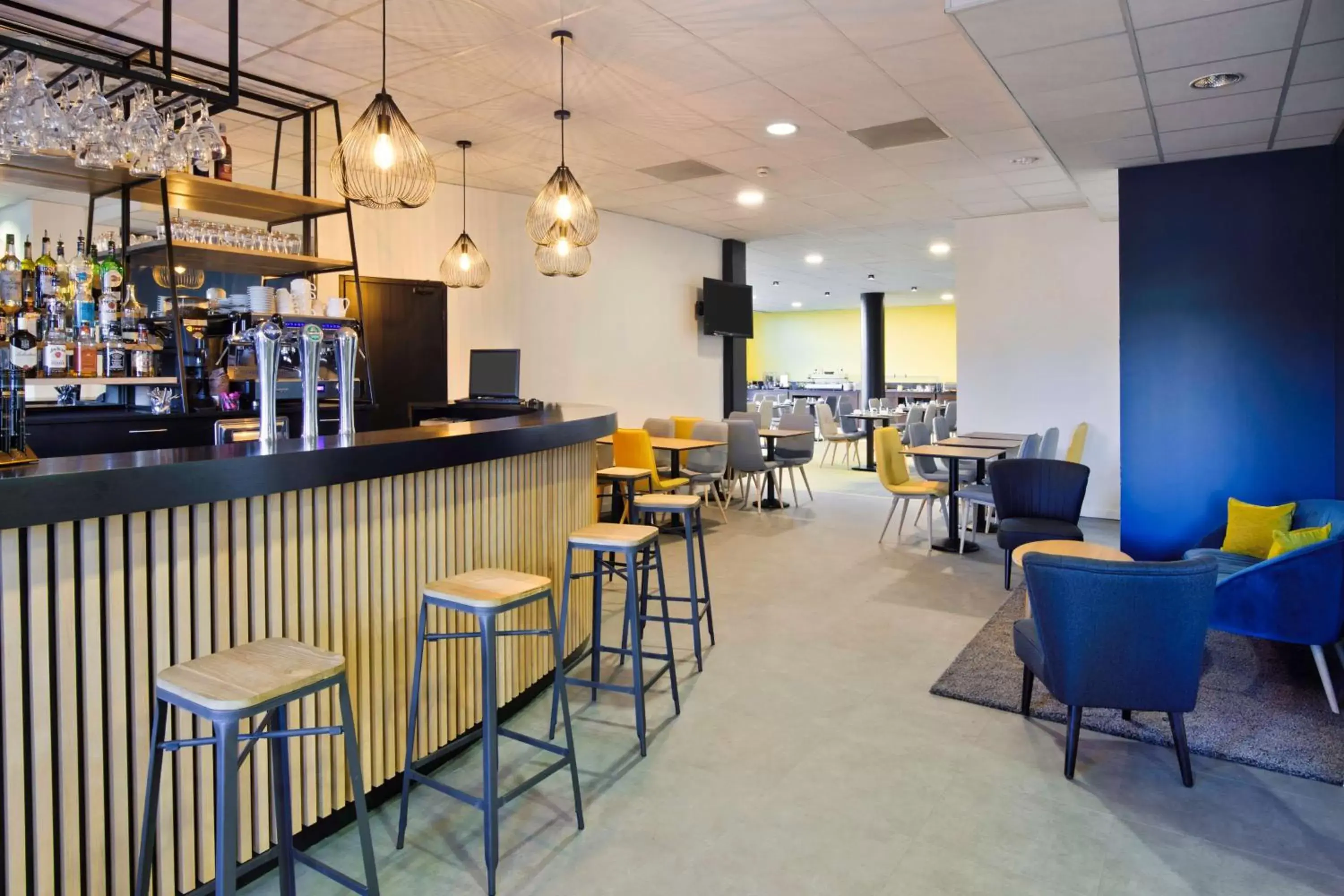 Lounge or bar, Lounge/Bar in Sure Hotel by Best Western Nantes Beaujoire