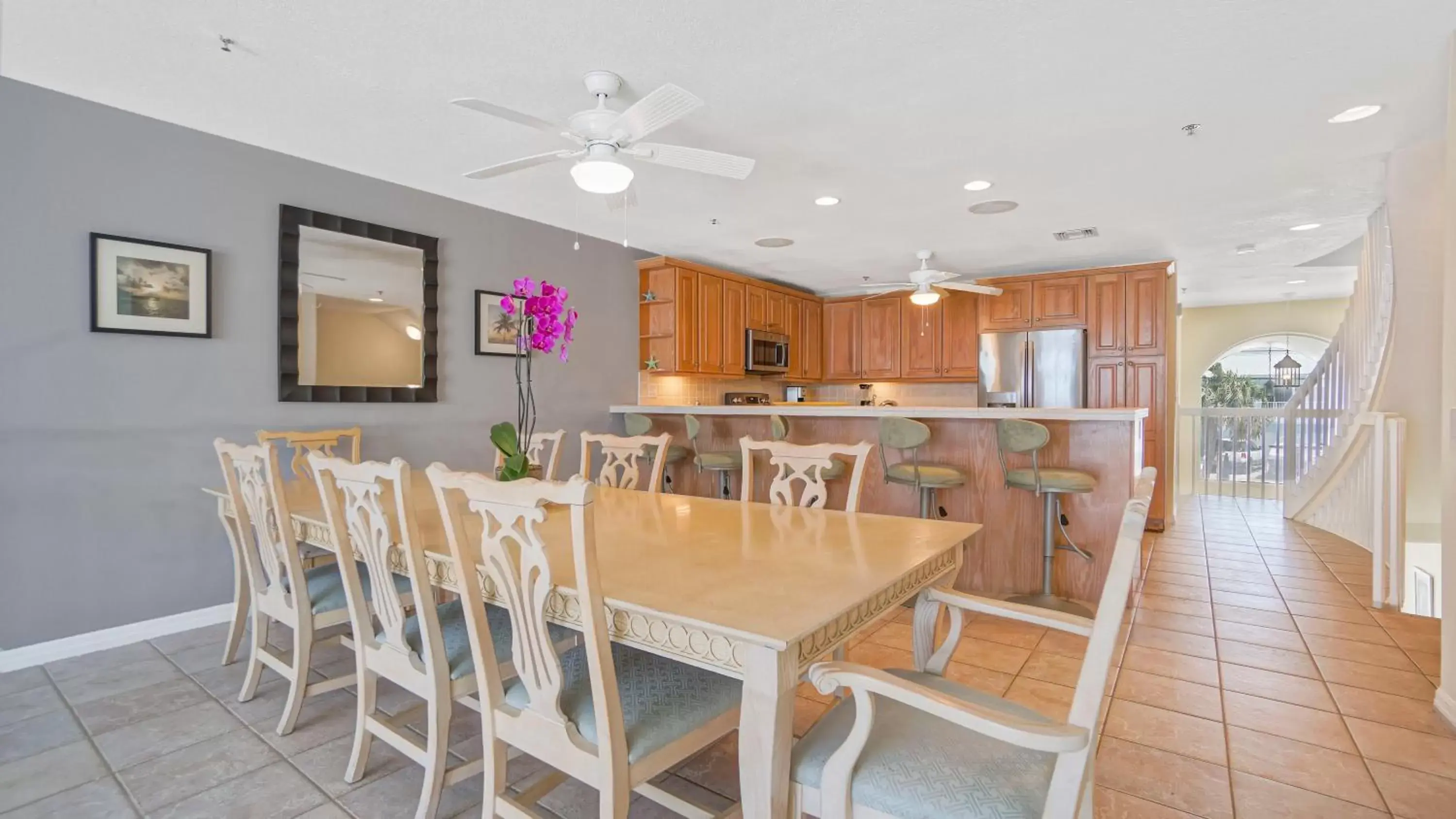 Kitchen or kitchenette, Dining Area in Glunz Ocean Beach Hotel and Resort