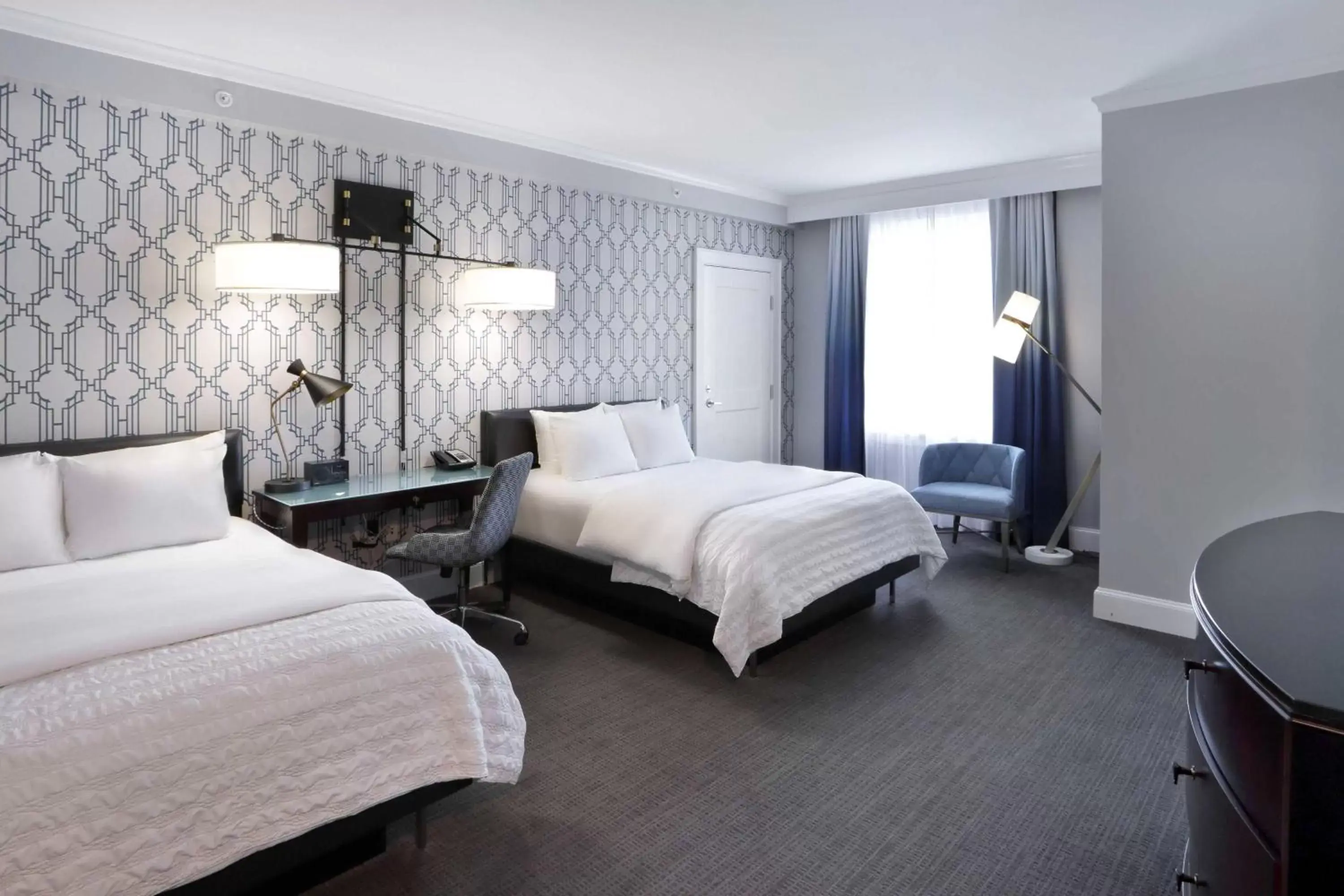 Photo of the whole room, Bed in Le Meridien Dallas, The Stoneleigh