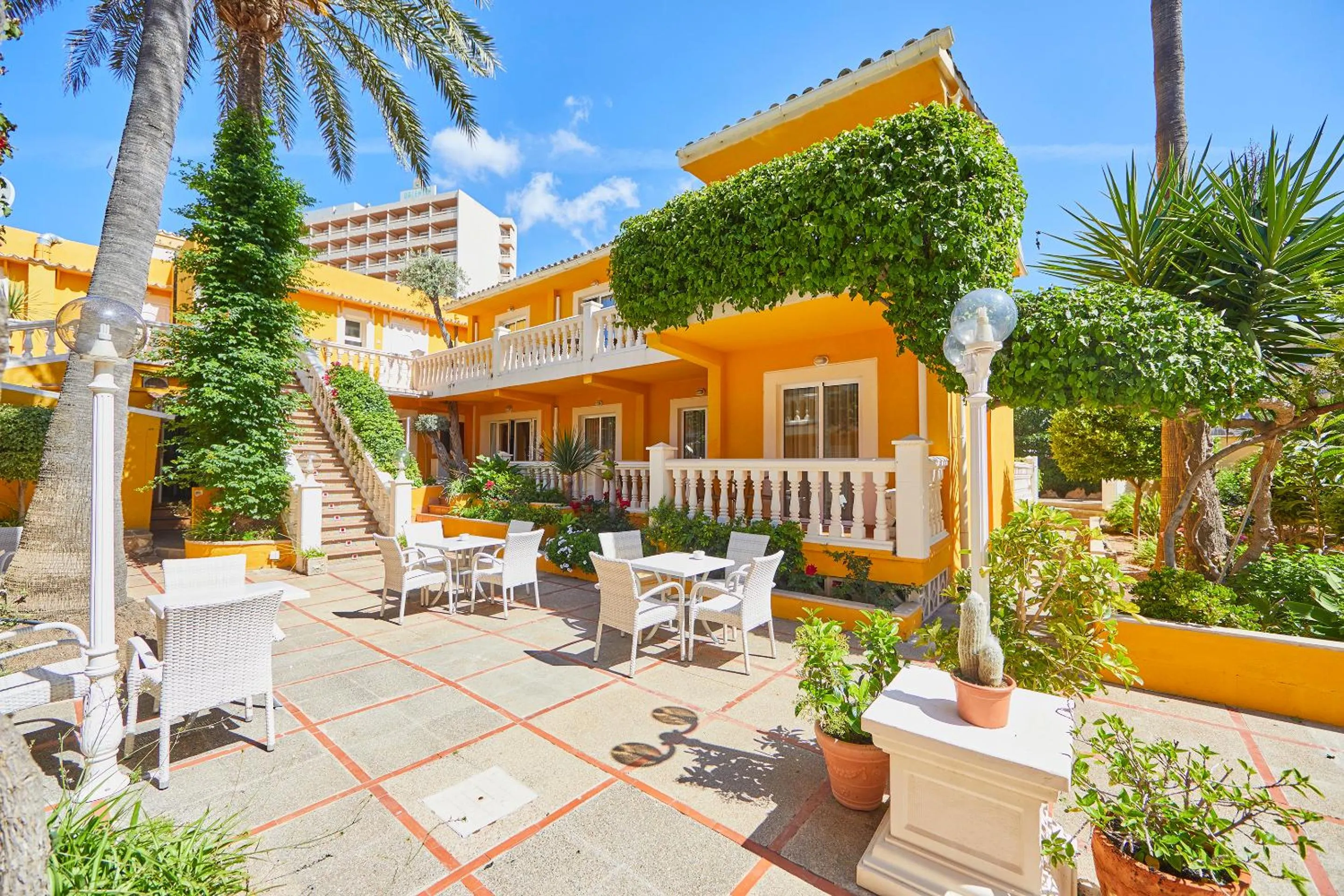 Property building in Hotel Cupidor