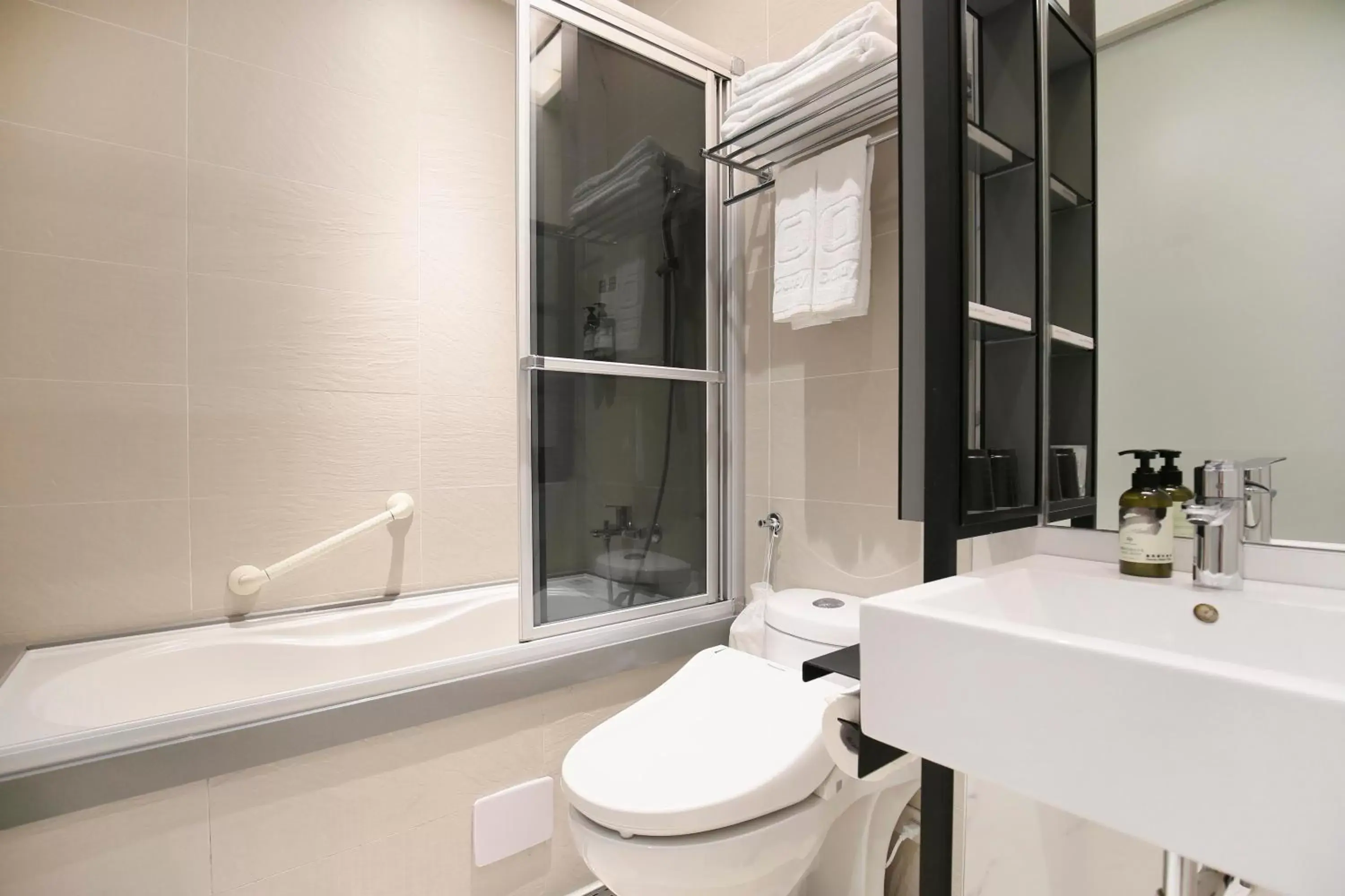 Toilet, Bathroom in Dandy Hotel - Tianjin Branch