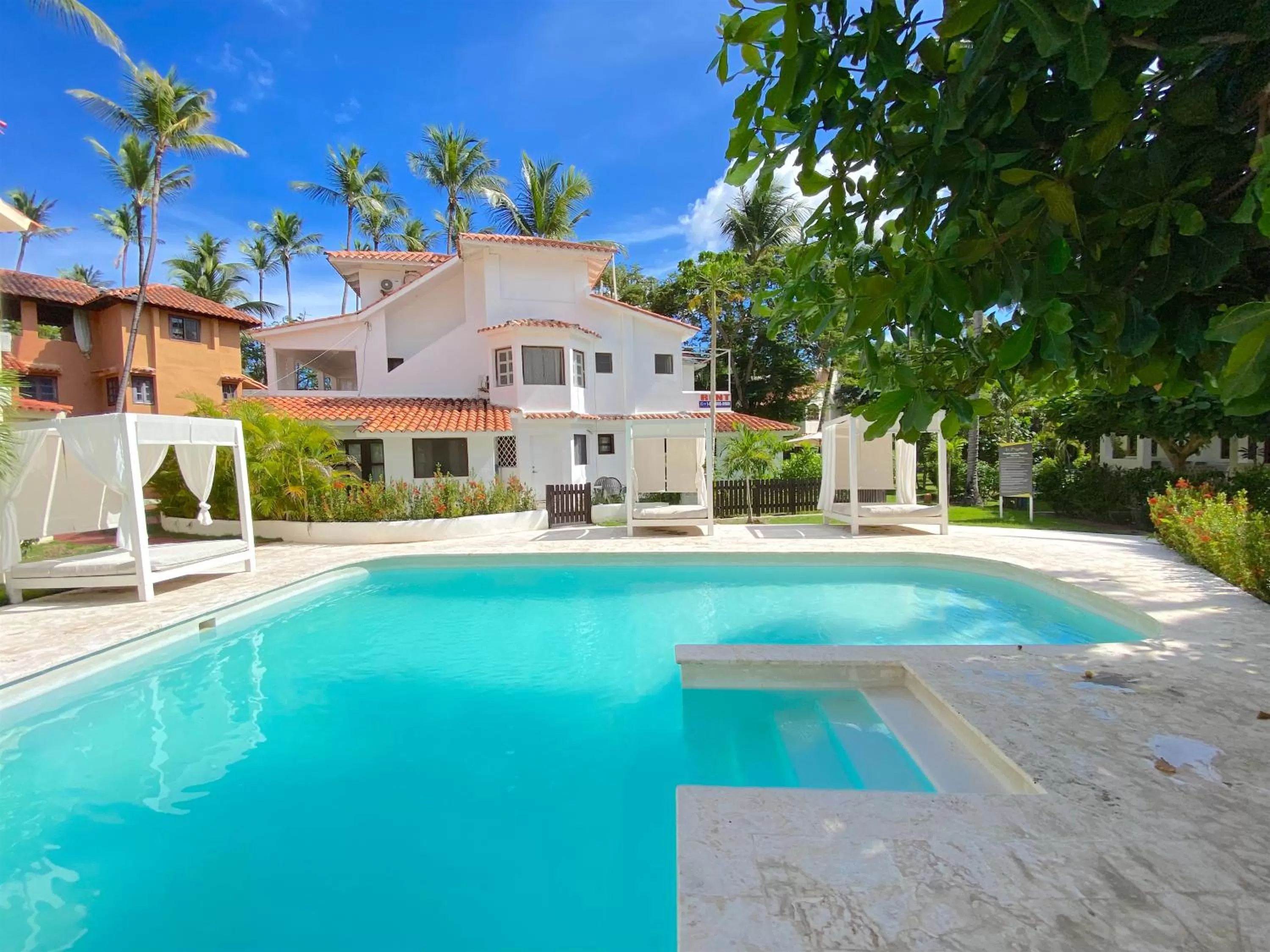 Swimming Pool in LOS CORALES VILLAS and SUITES - BEACH CLUB, SPA, RESTAURANTS