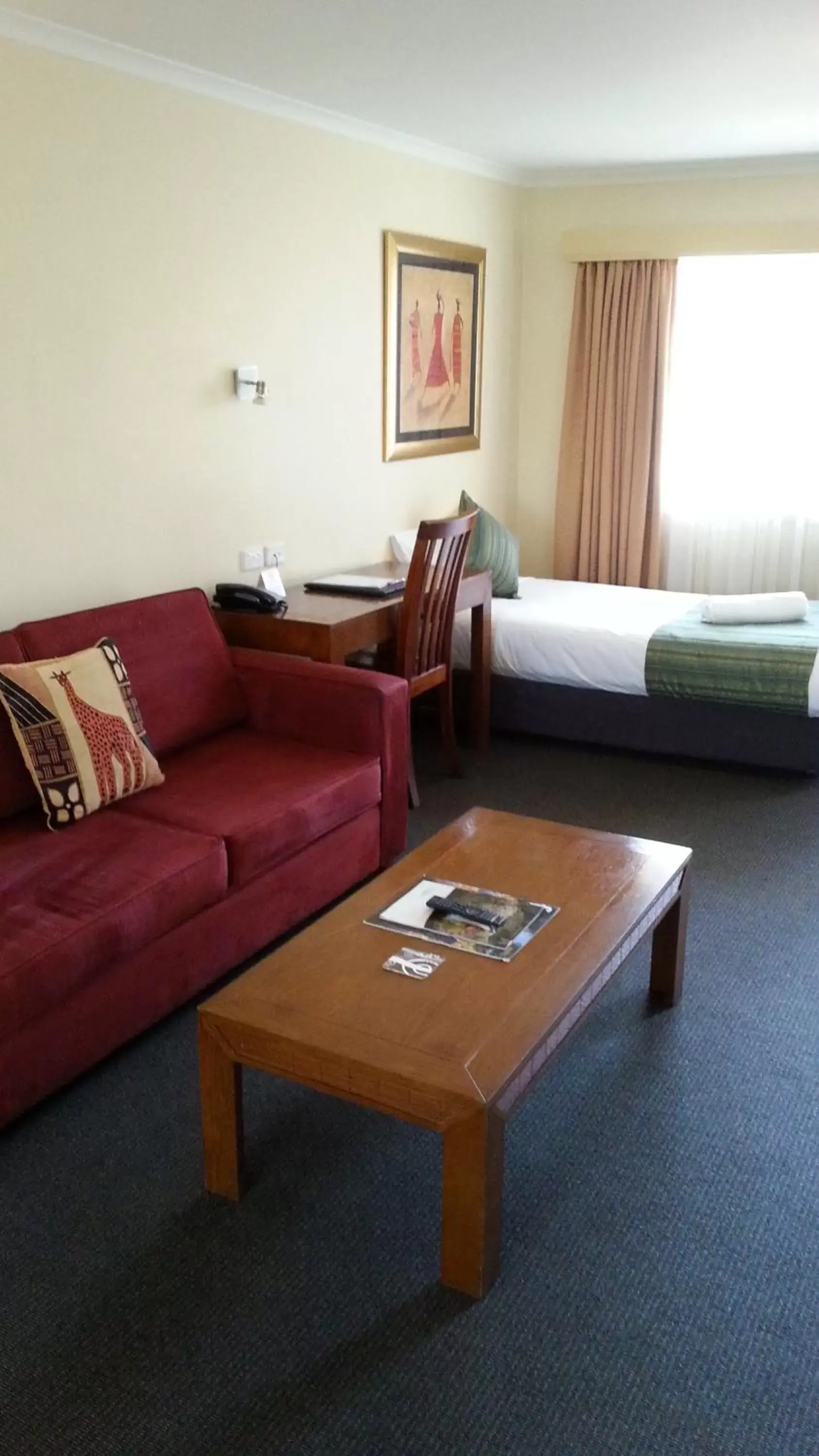 Photo of the whole room, Seating Area in Armidale Pines Motel