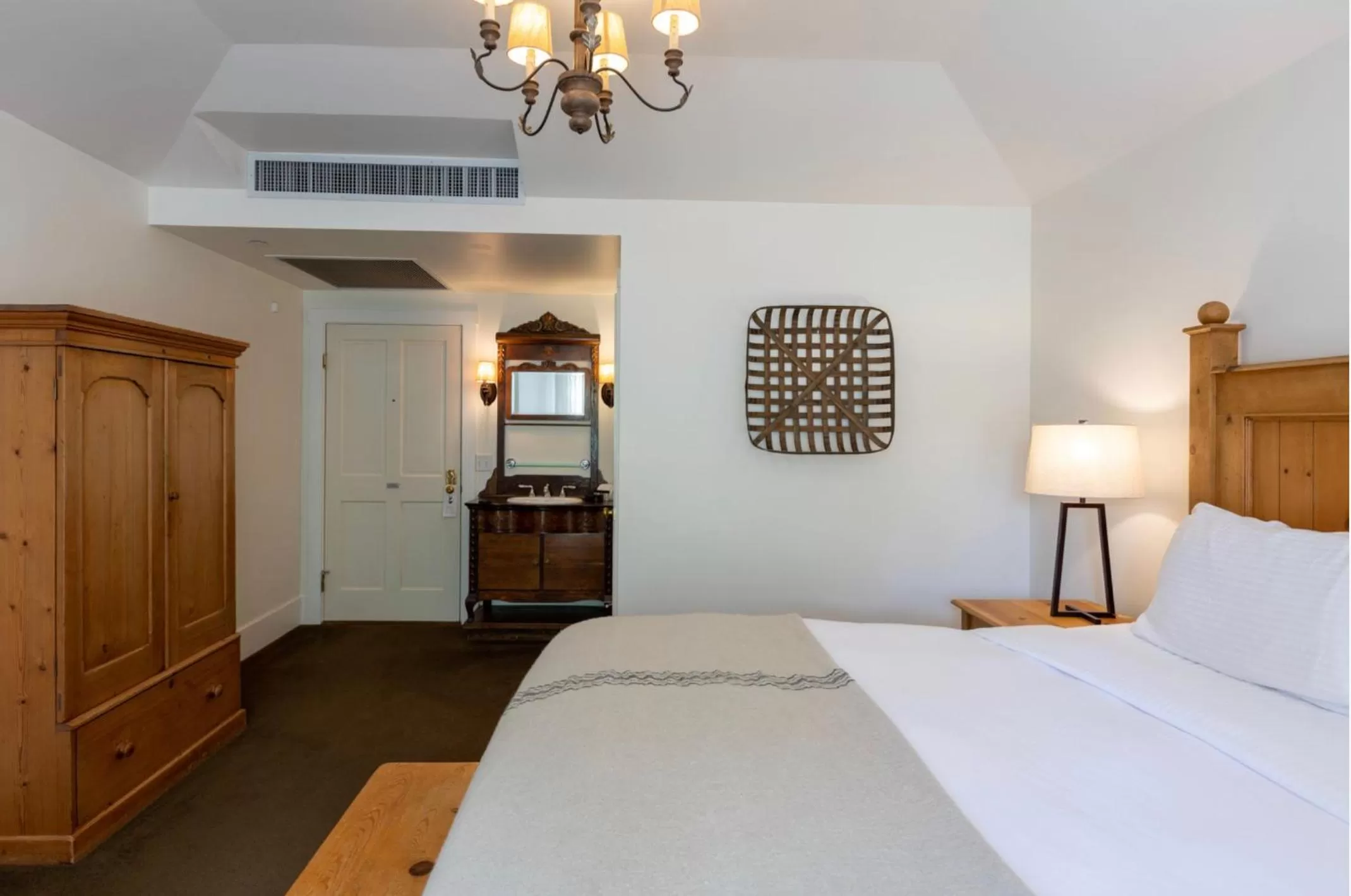 Bed in The Ballard Inn