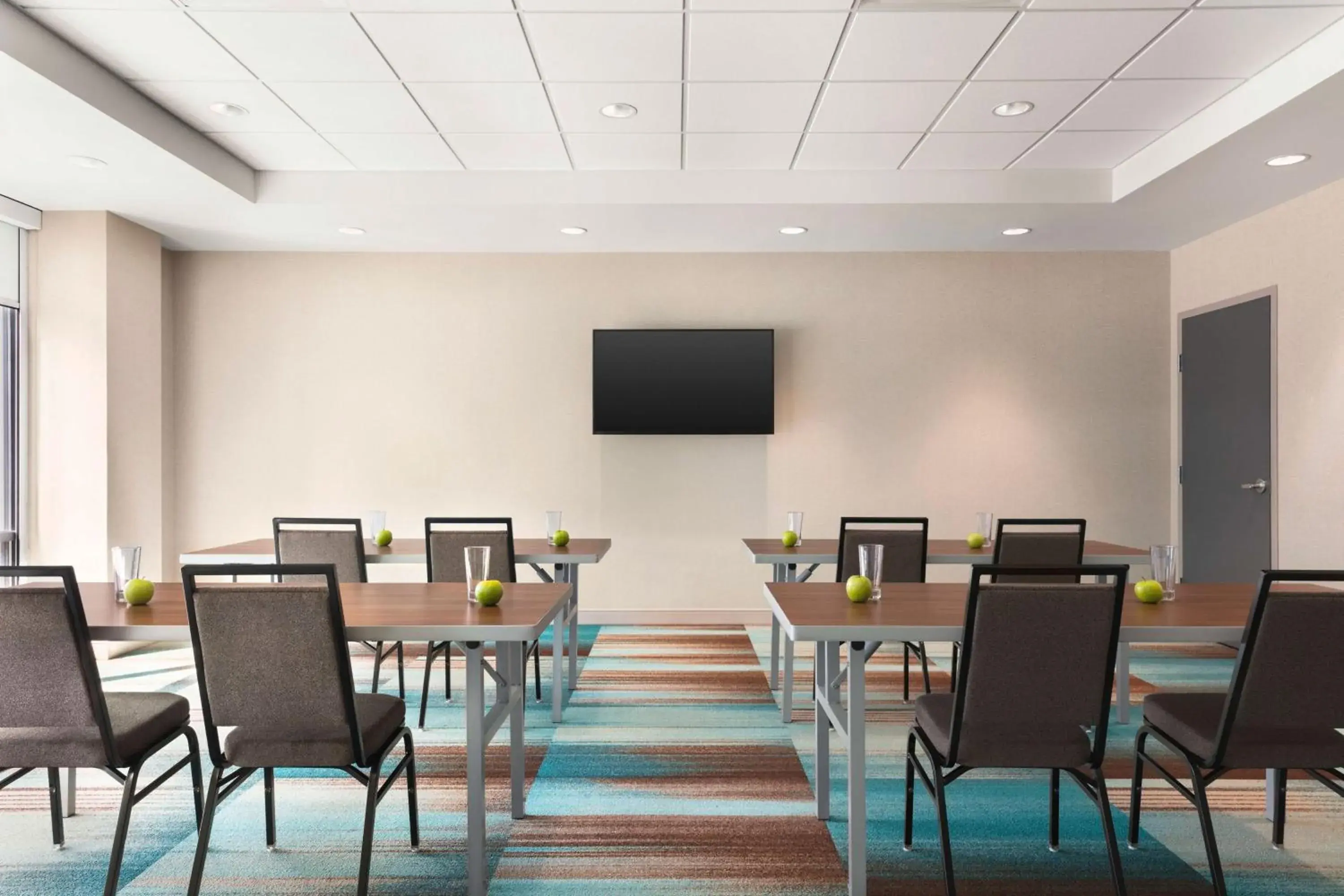 Meeting/conference room in Home2 Suites By Hilton Milwaukee West