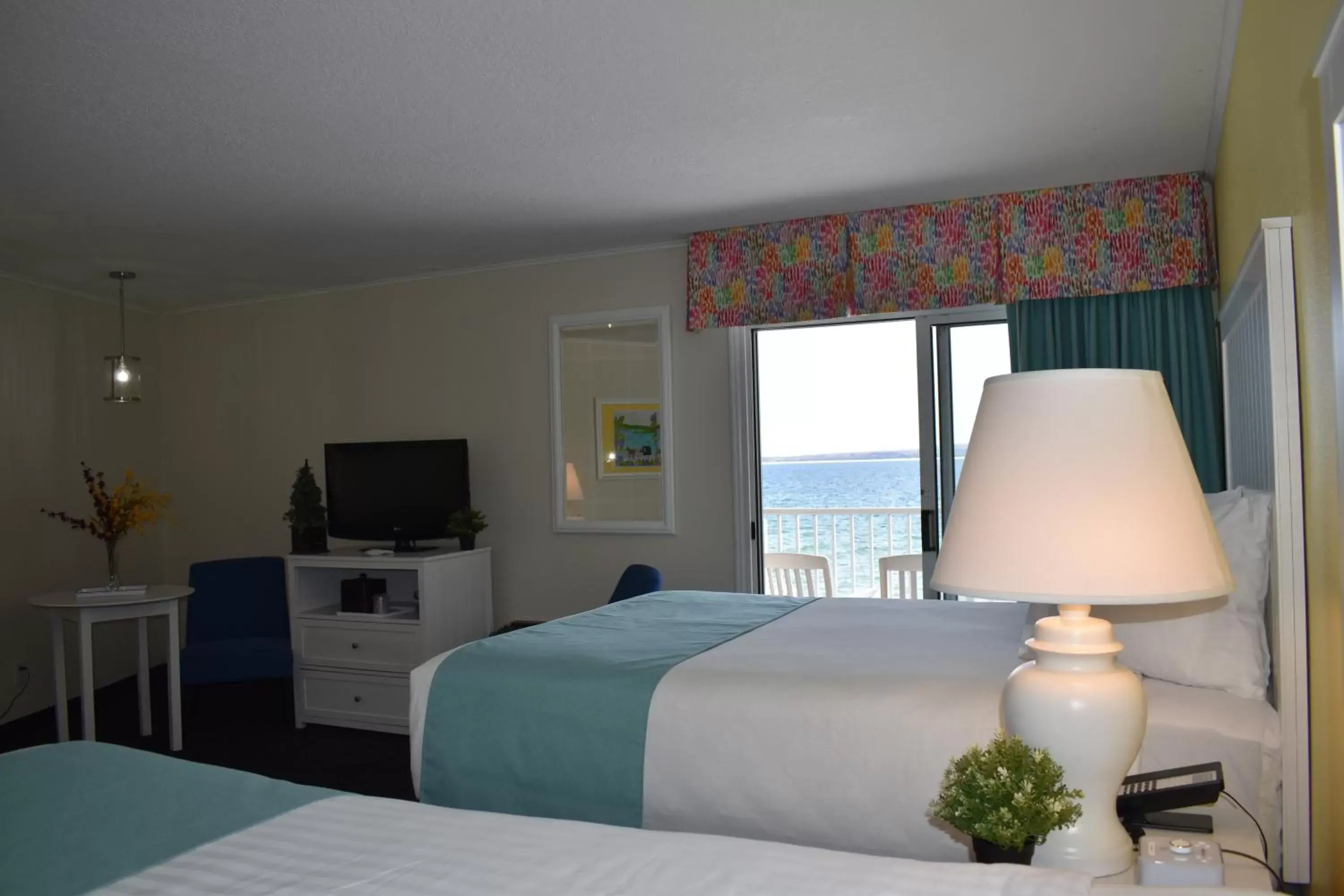 Bed in Breakers Resort - Lakeside