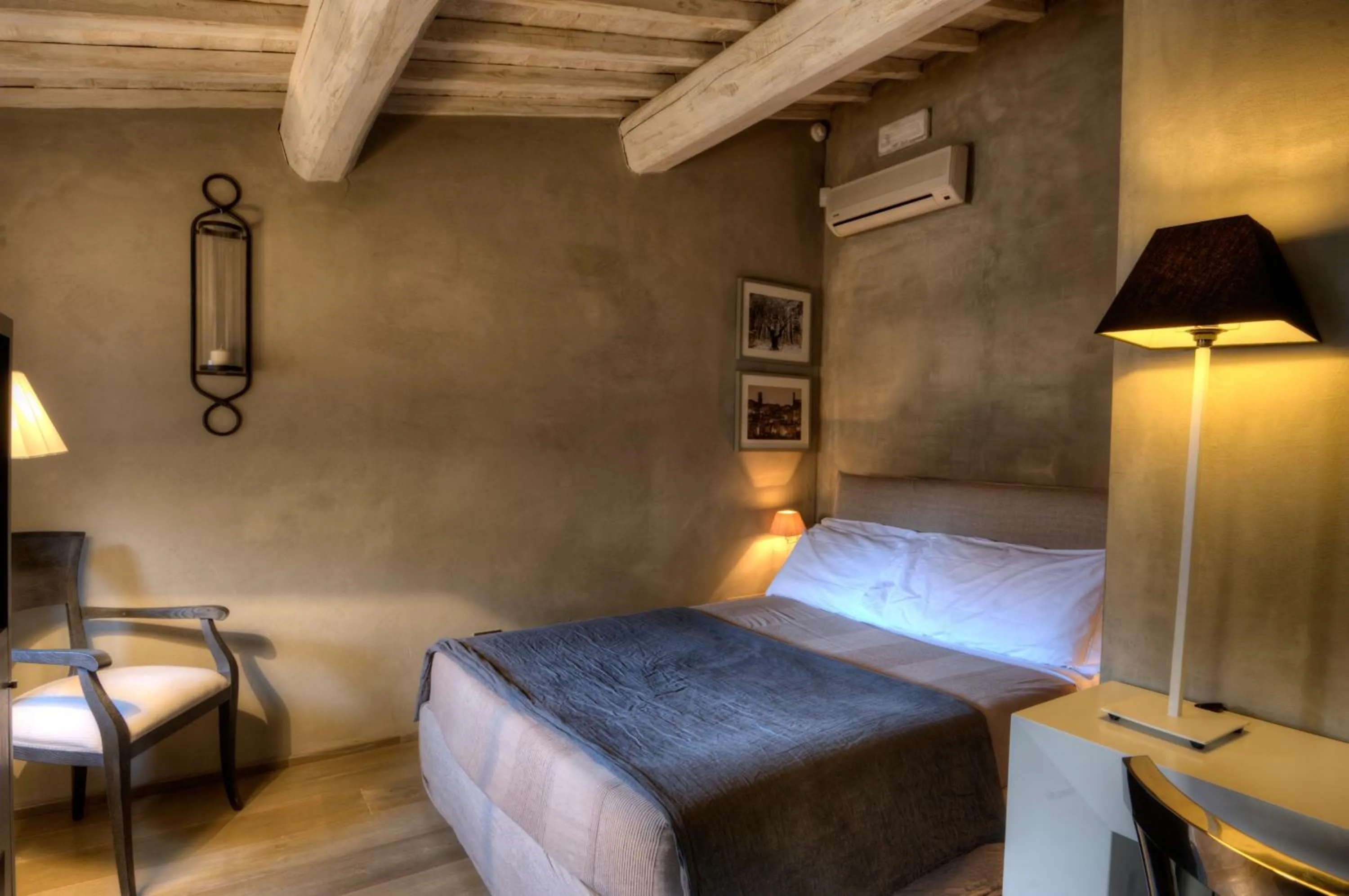 Bed in Villa Sassolini Country Boutique Hotel