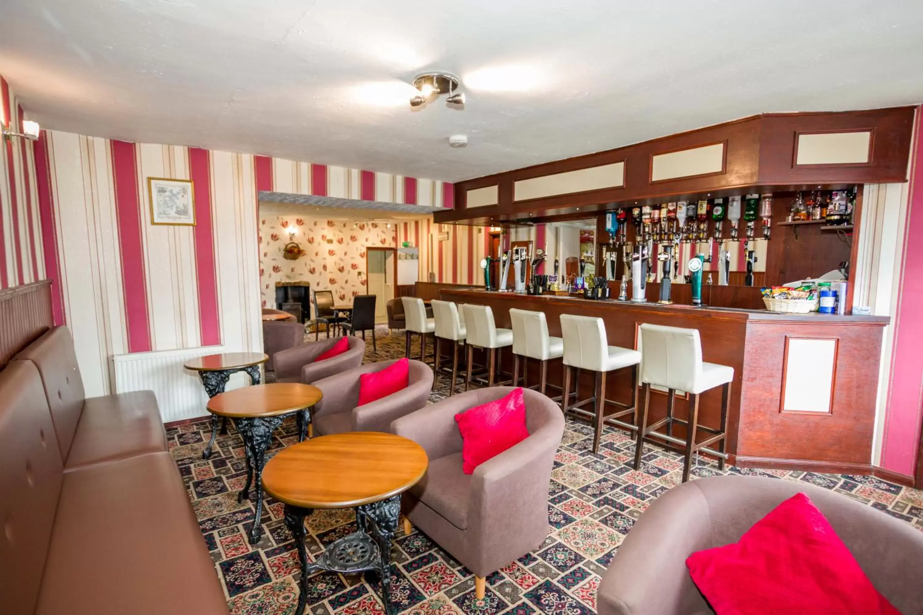 Lounge/Bar in The White Swan Inn