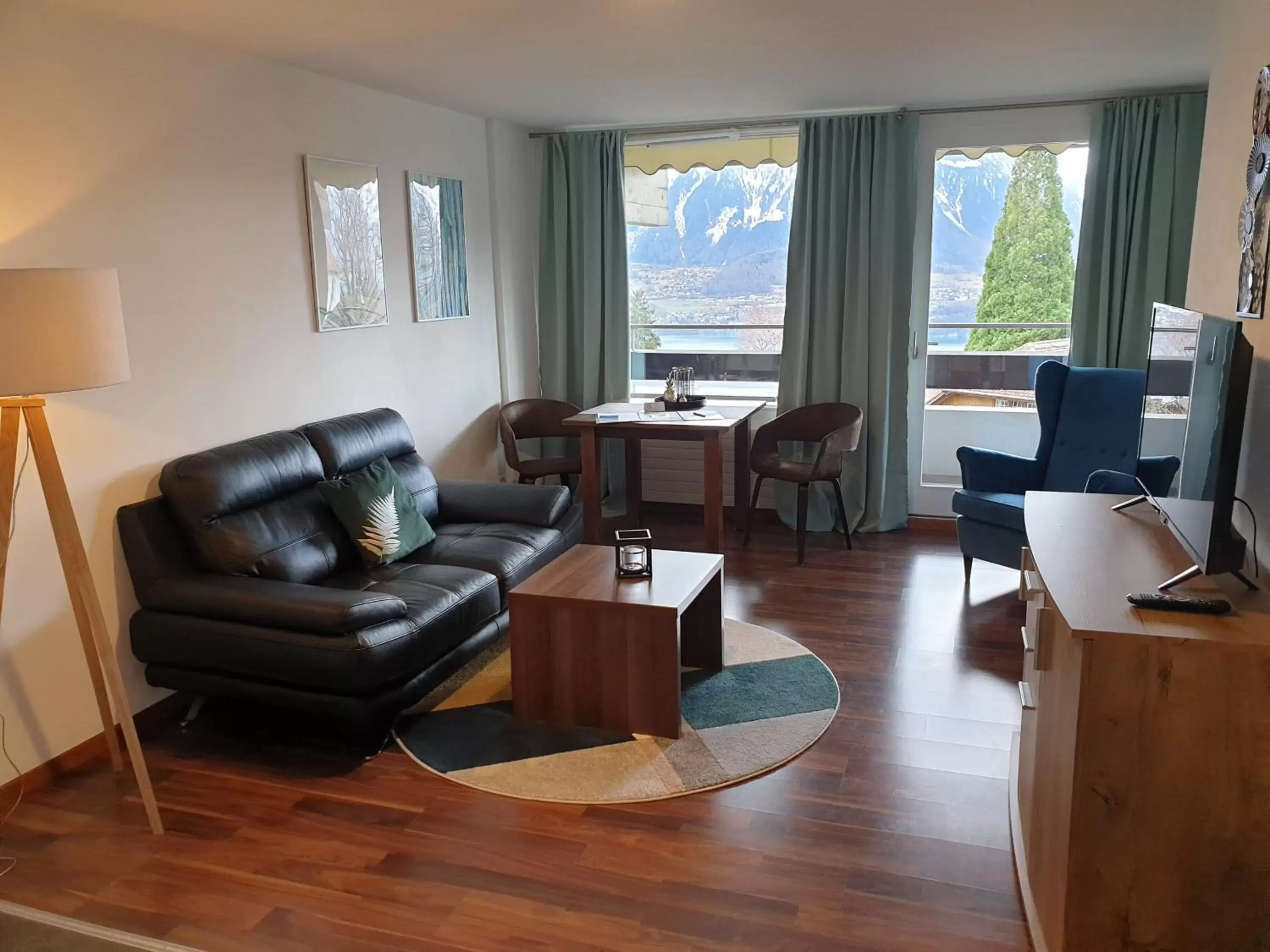 Living room, Seating Area in Hotel Bären Sigriswil