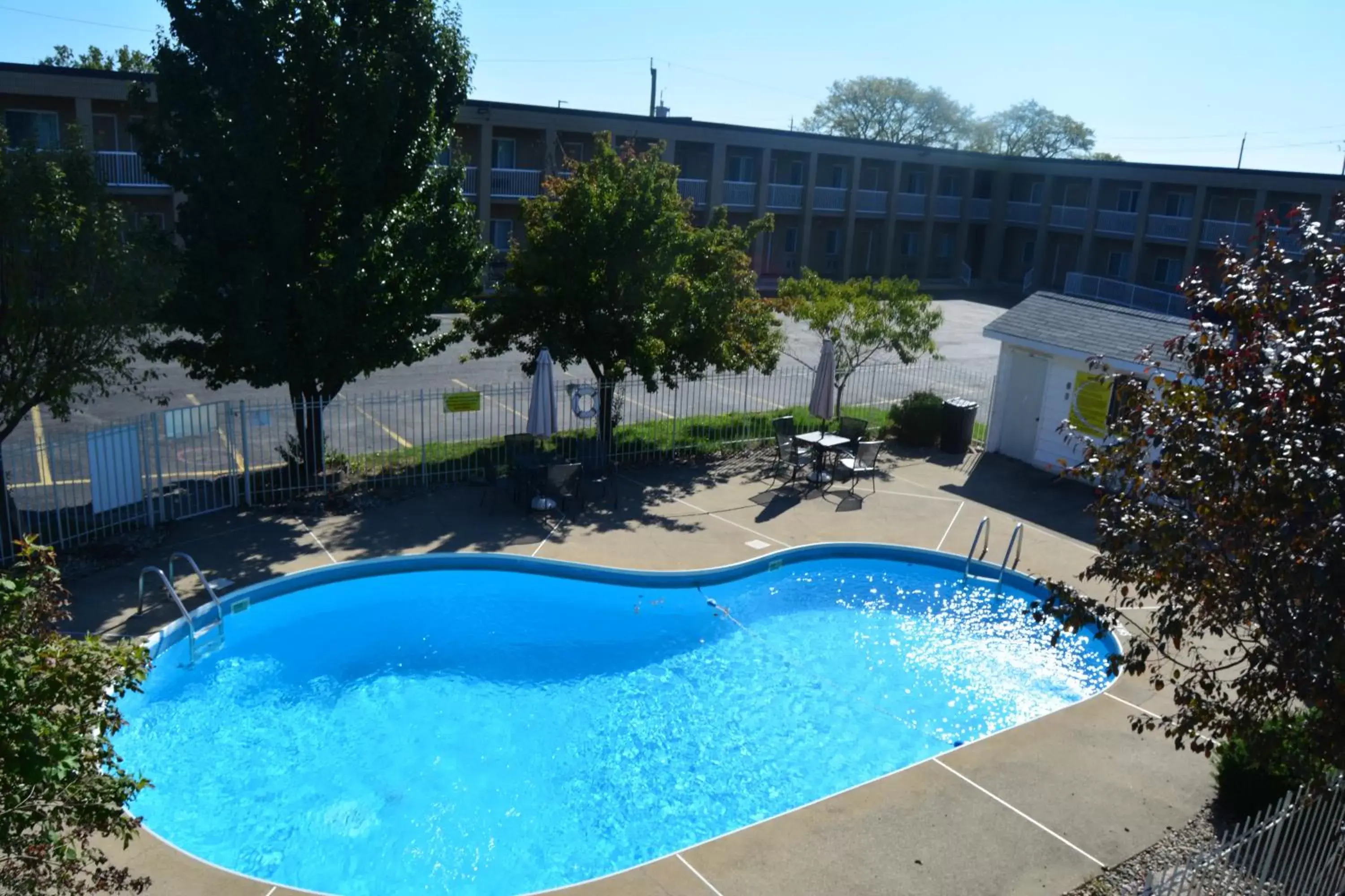 Pool view in Super 8 by Wyndham Windsor/Dougall Pool view in Super 8 by Wyndham Windsor/Dougall