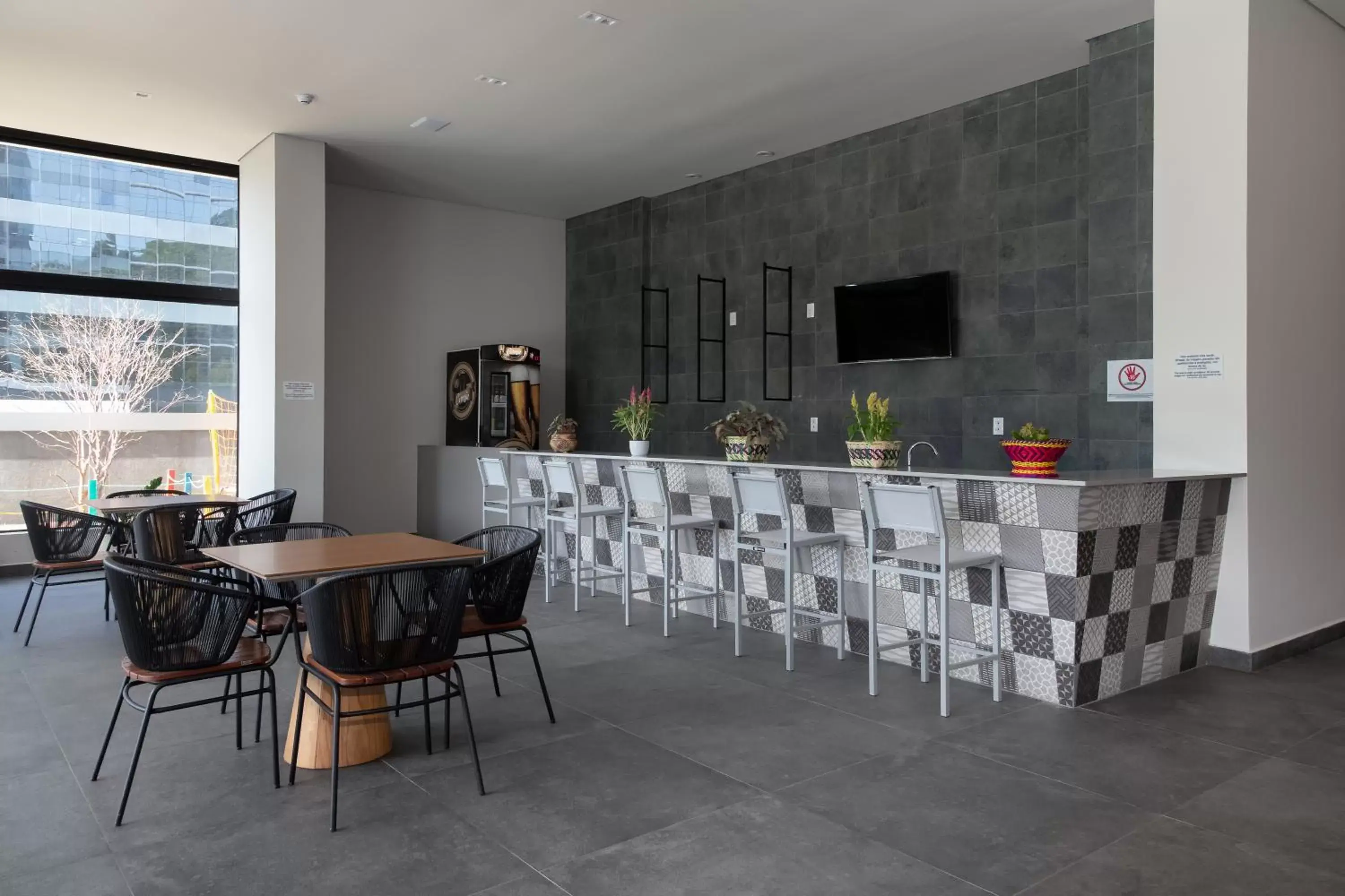 Restaurant/places to eat in Hilton Garden Inn Praia Brava Restaurant/places to eat in Hilton Garden Inn Praia Brava