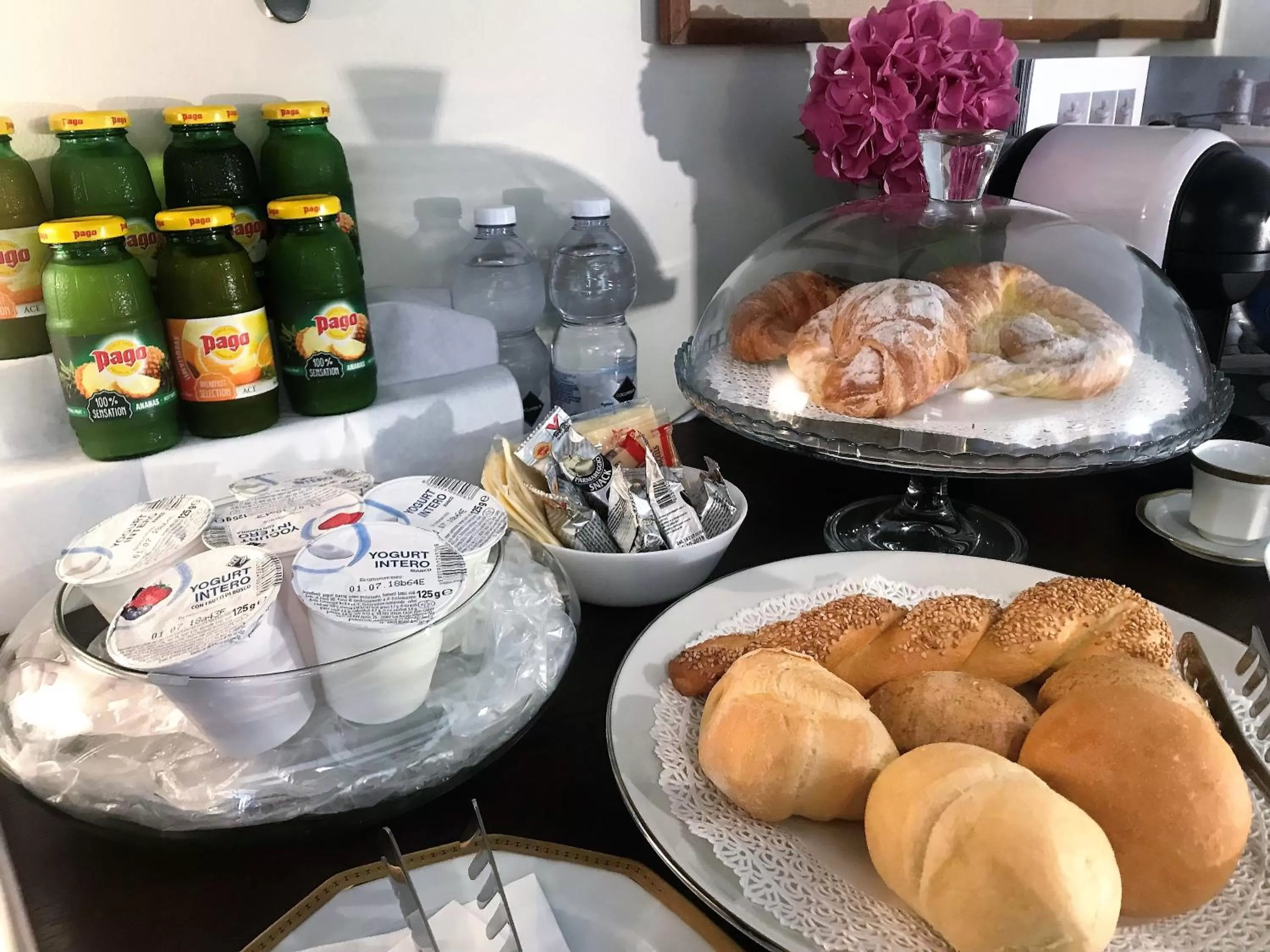 Continental breakfast in Il Giardino Segreto