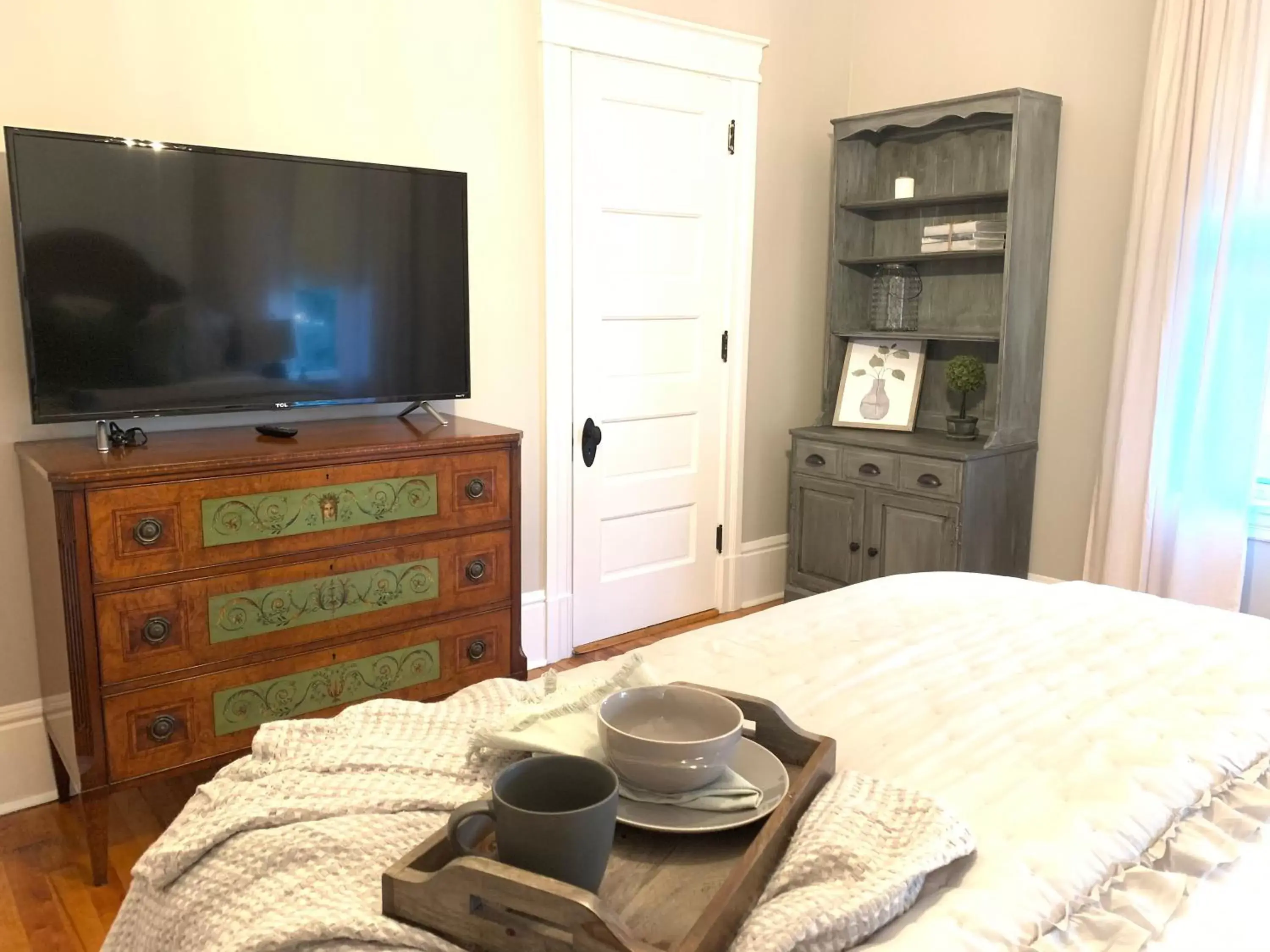 TV and multimedia, TV/Entertainment Center in Vida Boutique Inn