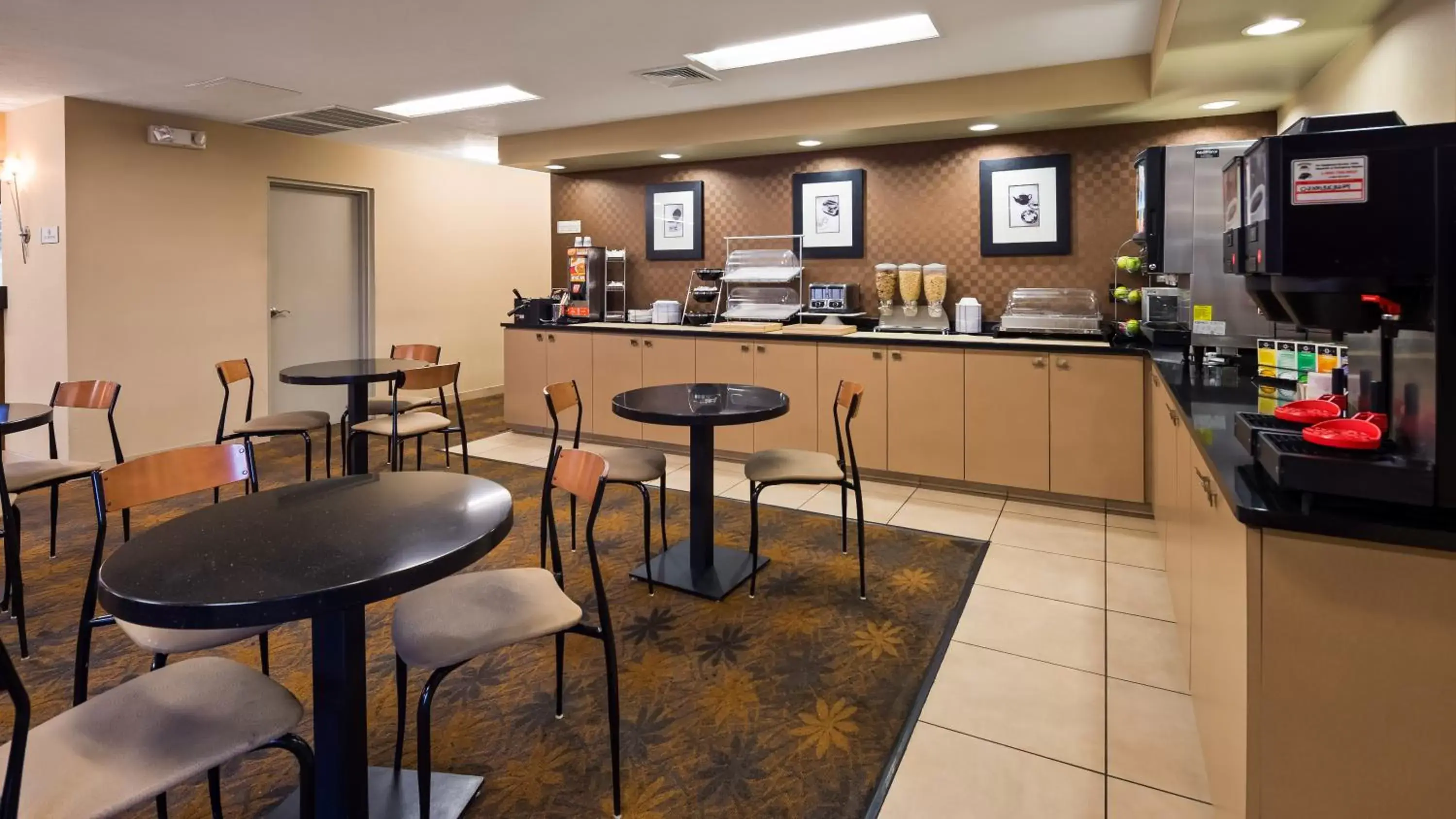 Lobby or reception, Restaurant/Places to Eat in Best Western DuBois Hotel