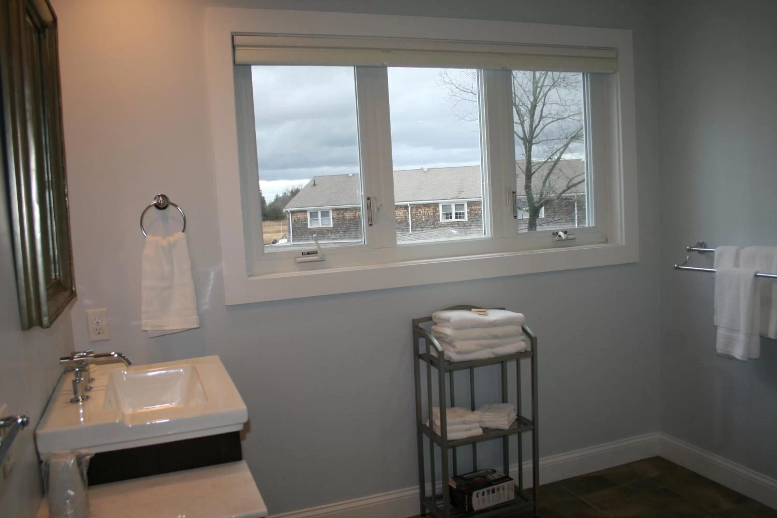 Bathroom in Shea's Riverside Inn & Motel