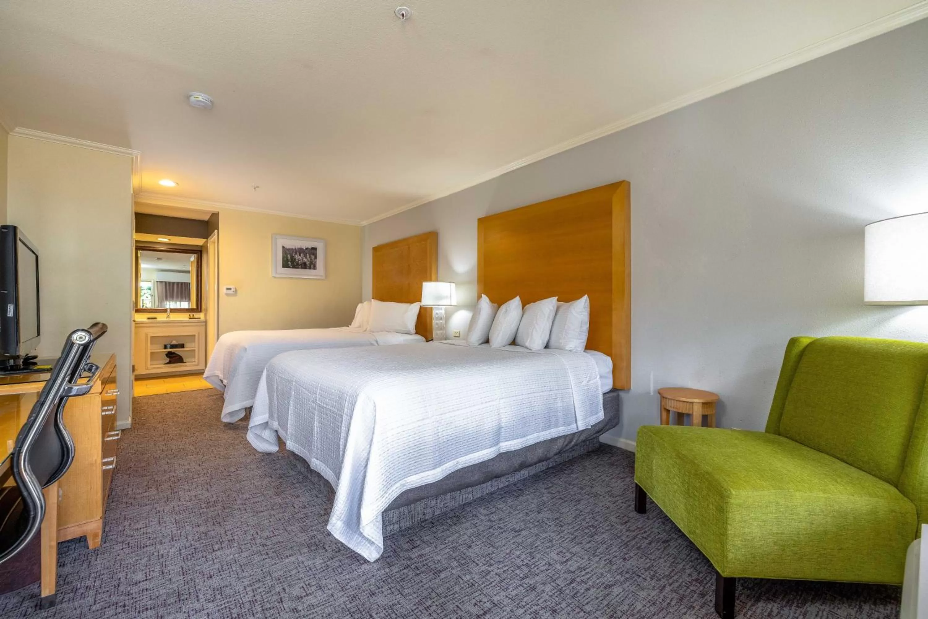 Photo of the whole room, Bed in Best Western Plus Dixon Davis