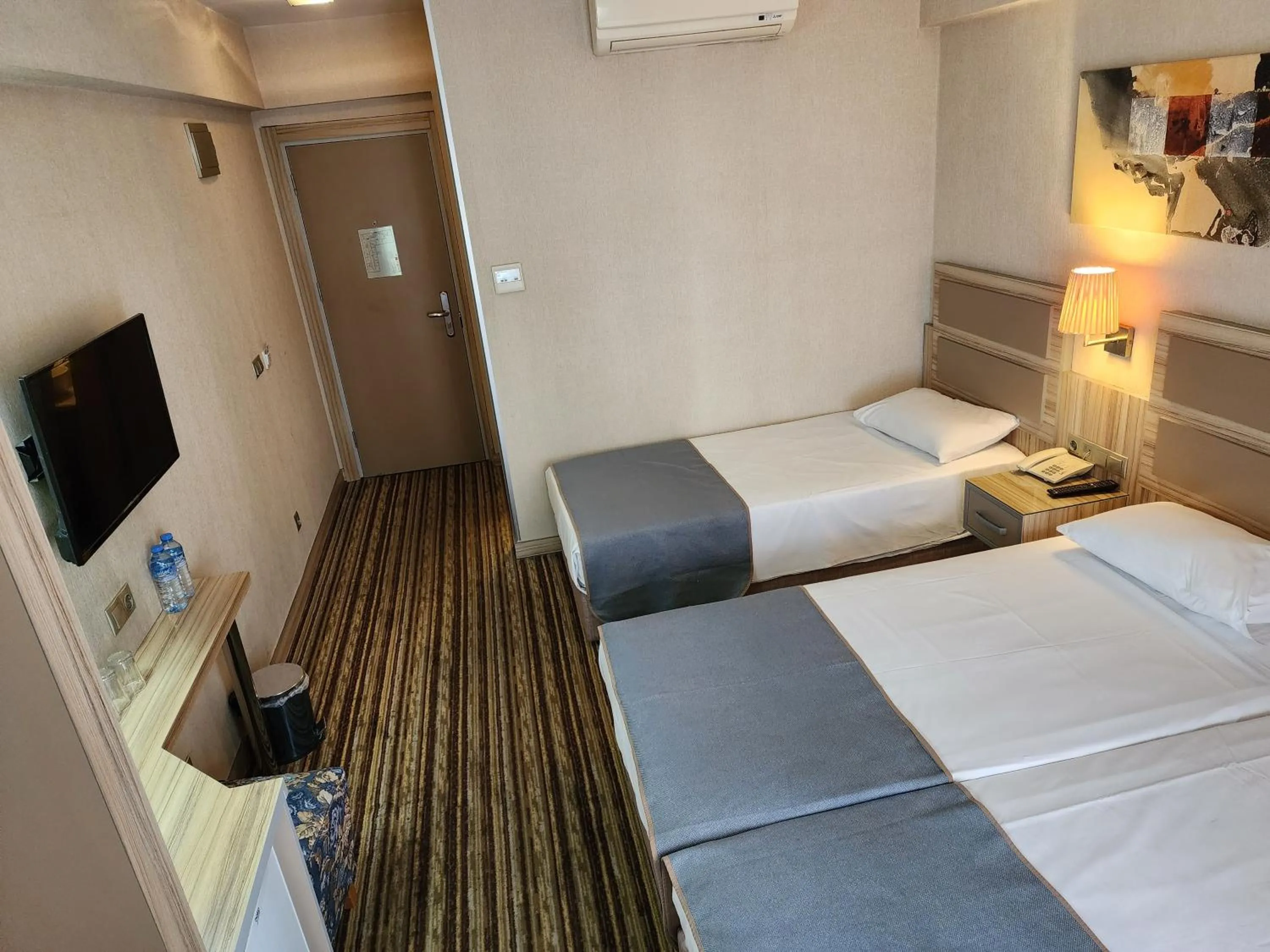 Bedroom, Bed in Nanda Hotel