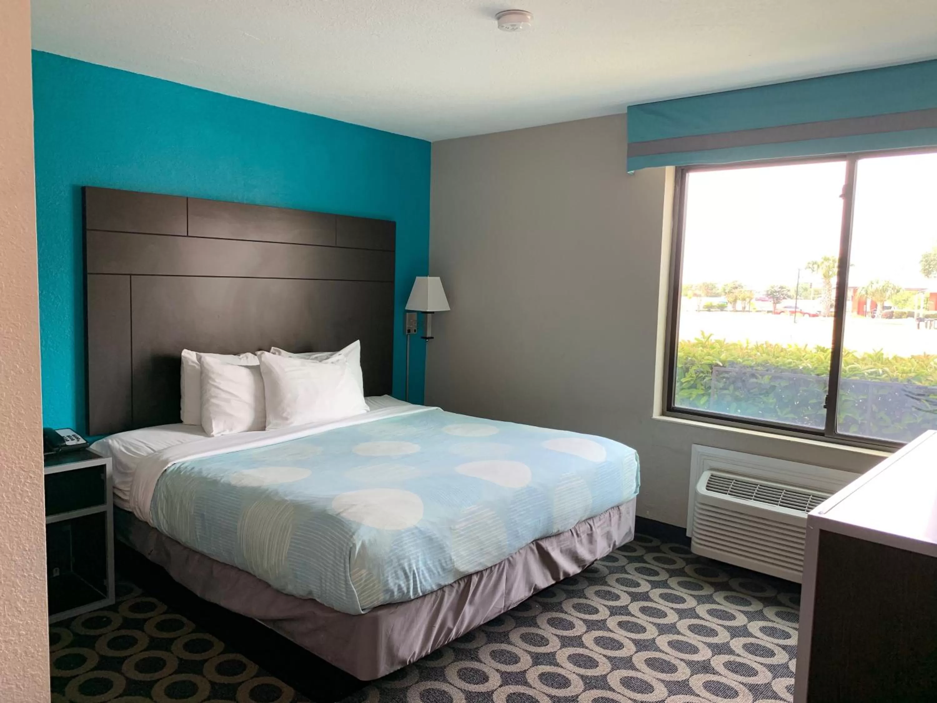 Bedroom, Bed in Travelodge by Wyndham San Antonio Downtown Northeast