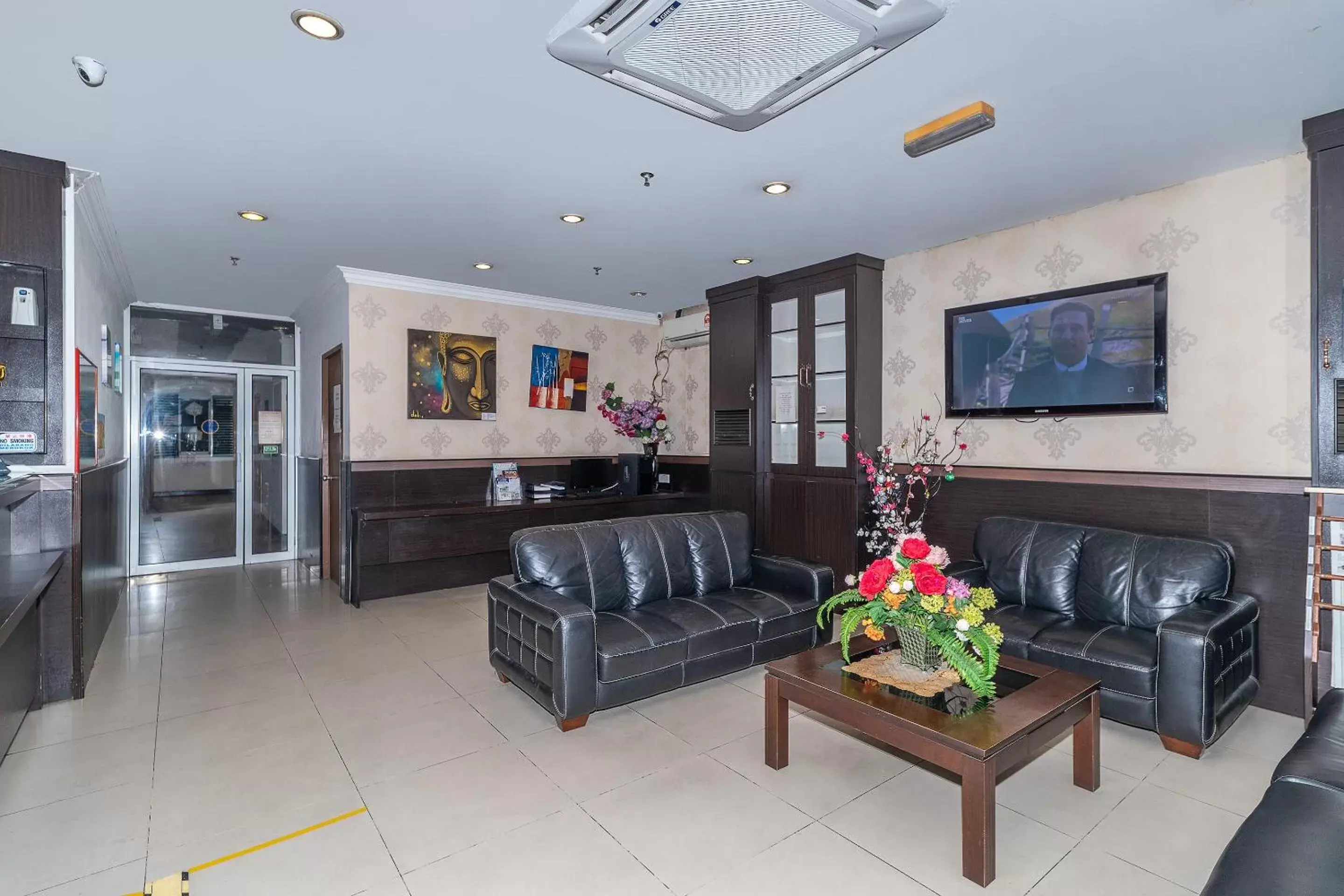 Lobby or reception, Lobby/Reception in Super OYO 89847 Switz Paradise Hotel