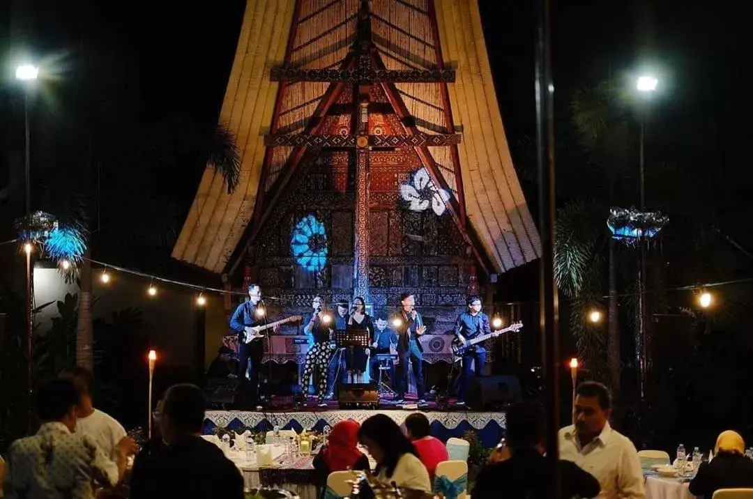 Evening Entertainment in Toraja Misiliana Hotel